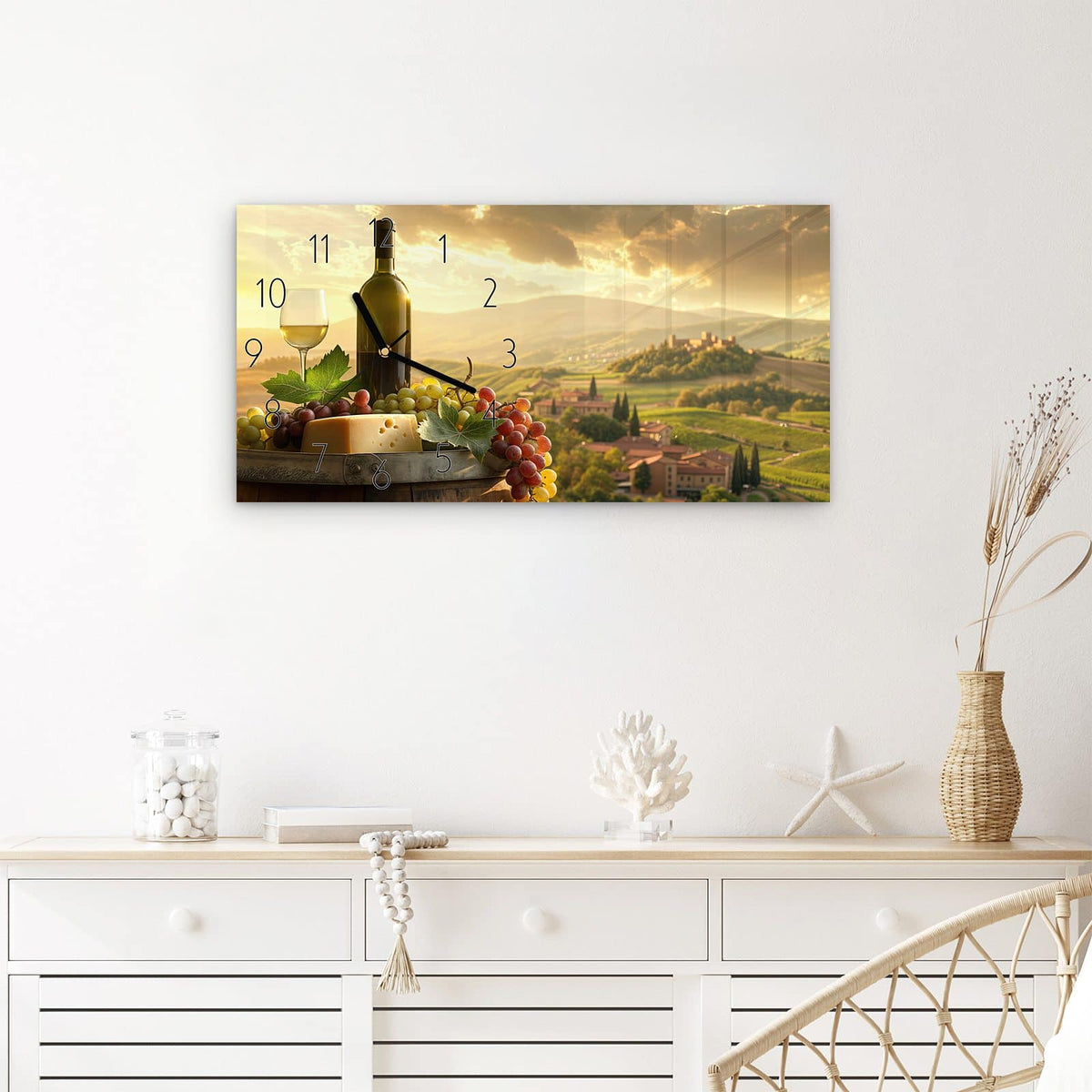 Wanduhr Weinland Idylle aus Glas – Querformat 60 × 30 cm – Wein und Käse vor Weinbergen