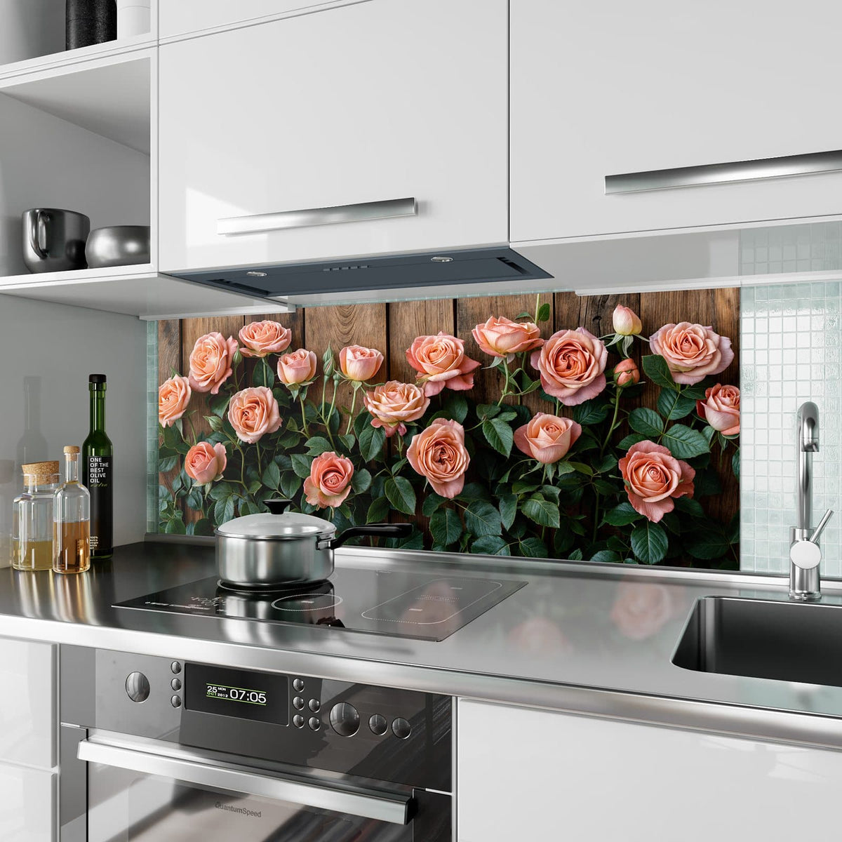 Küchenrückwand aus Glas Rosen vor Holzwand im Hochformat als Spritzschutz hinter dem Kochfeld, über dem Fliesenspiegel montiert