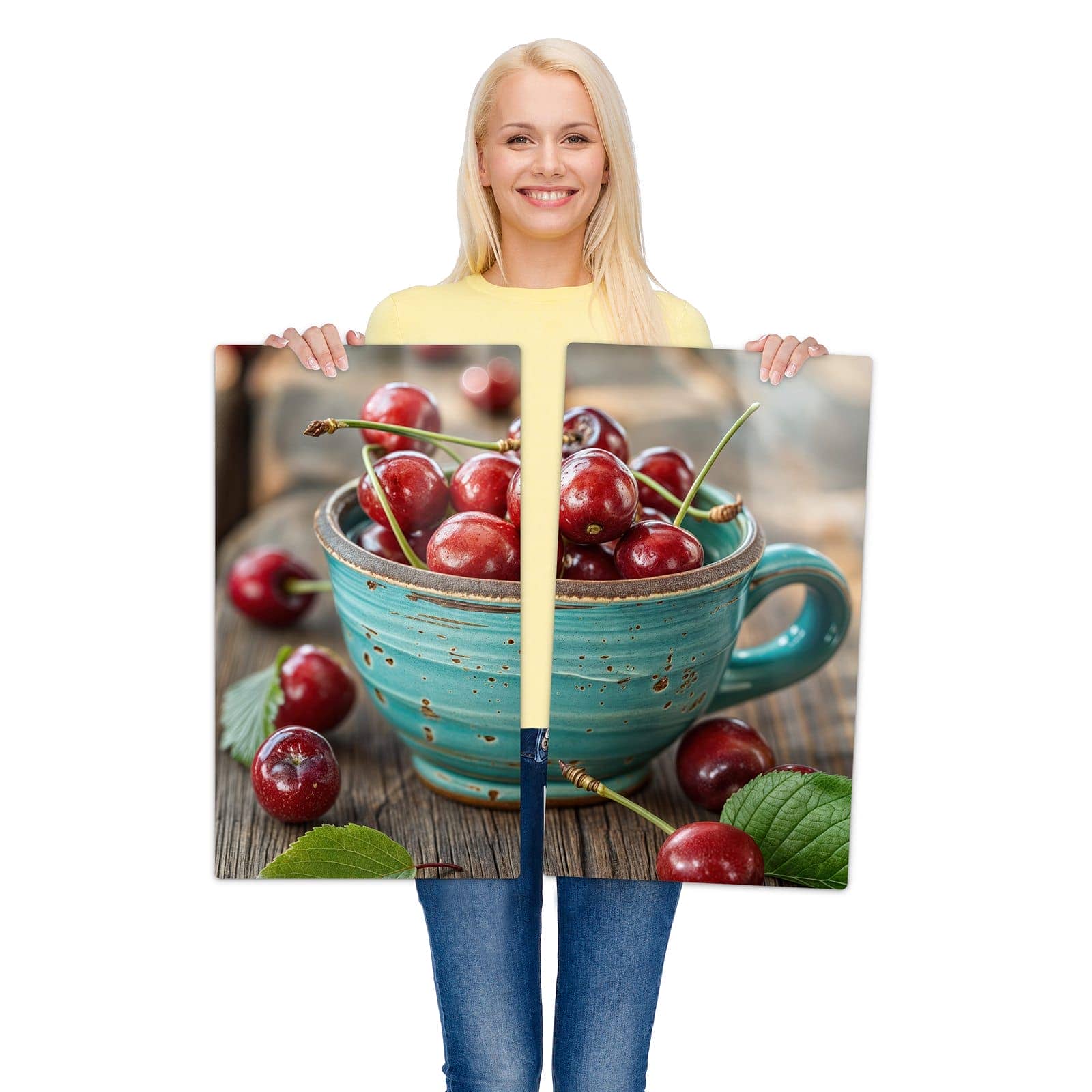 2-teilige Herdabdeckplatten mit Tasse mit Kirschen-Motiv werden zur Größendarstellung gehalten