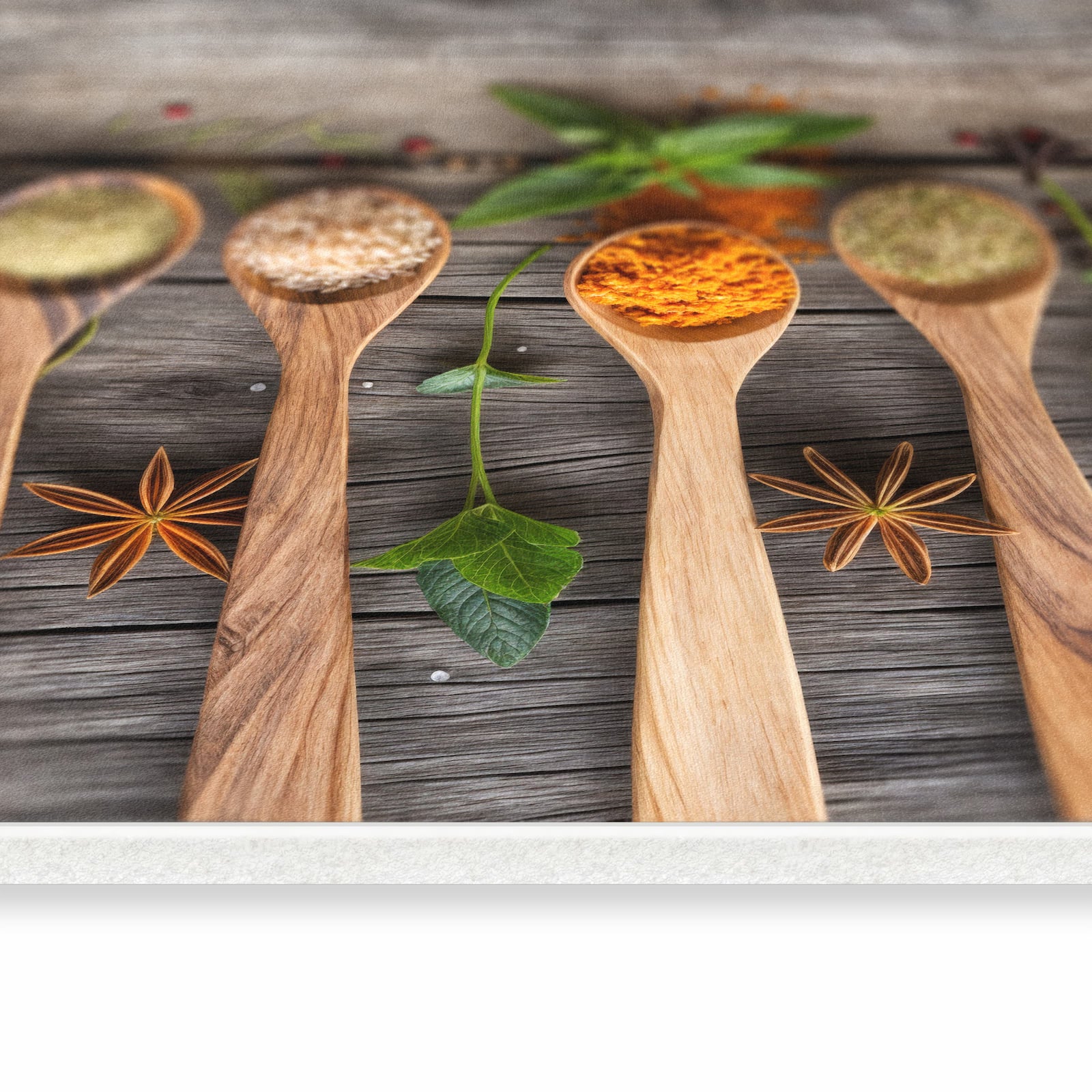 Bodenschonender waschbarer Küchenteppich mit Motiv Sanfte Küchengewürze in seitlicher Ansicht