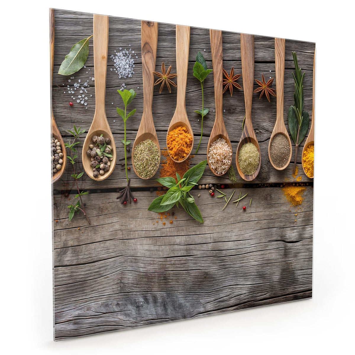 Küchenrückwand aus Glas im quadratischen Format mit Motiv Gewürzlöffel auf Holz: Reihe von Holzlöffeln mit Curry, Pfeffer