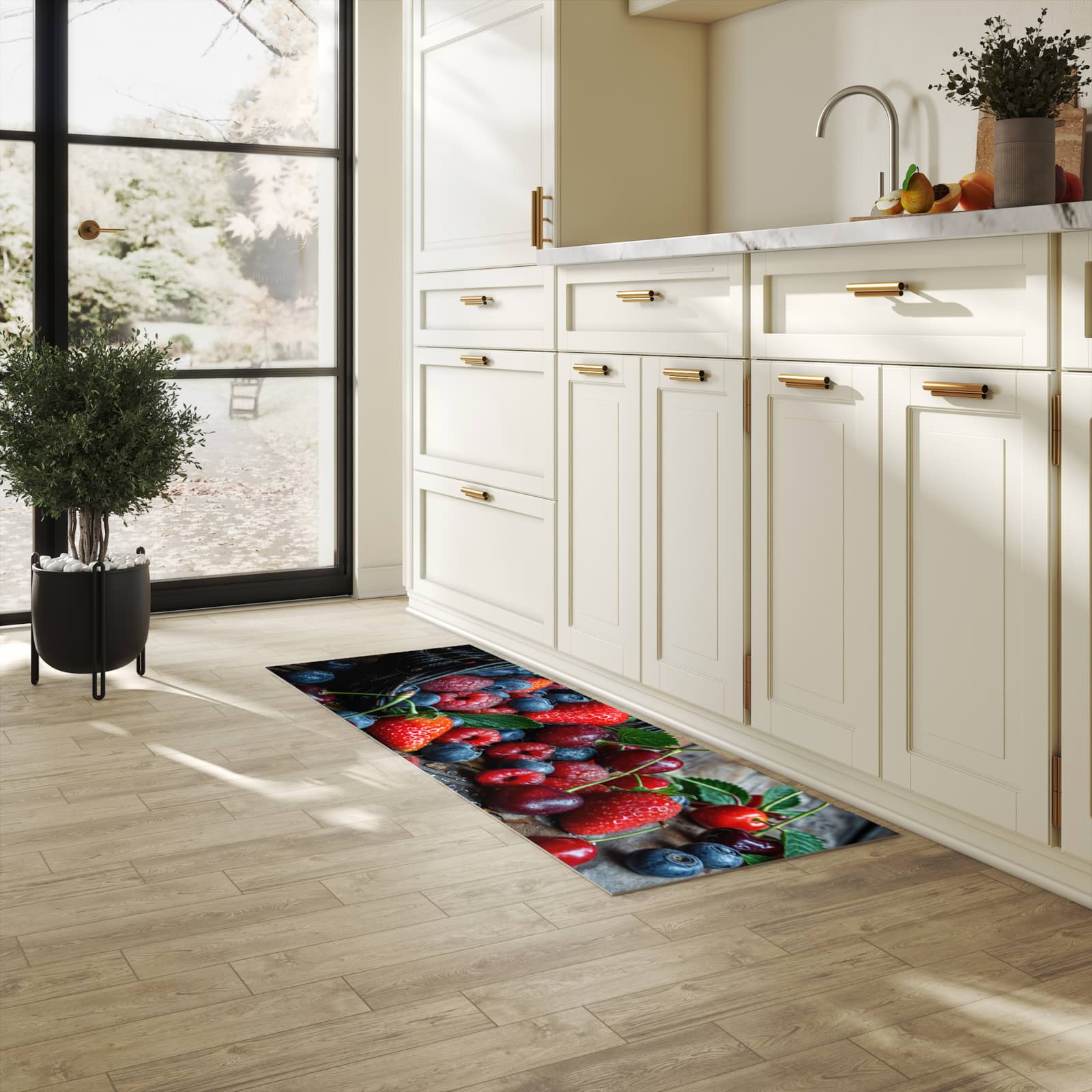 Dünner Küchenteppich mit Motiv Frische Beerenkorb in heller Küche für angenehme Haptik