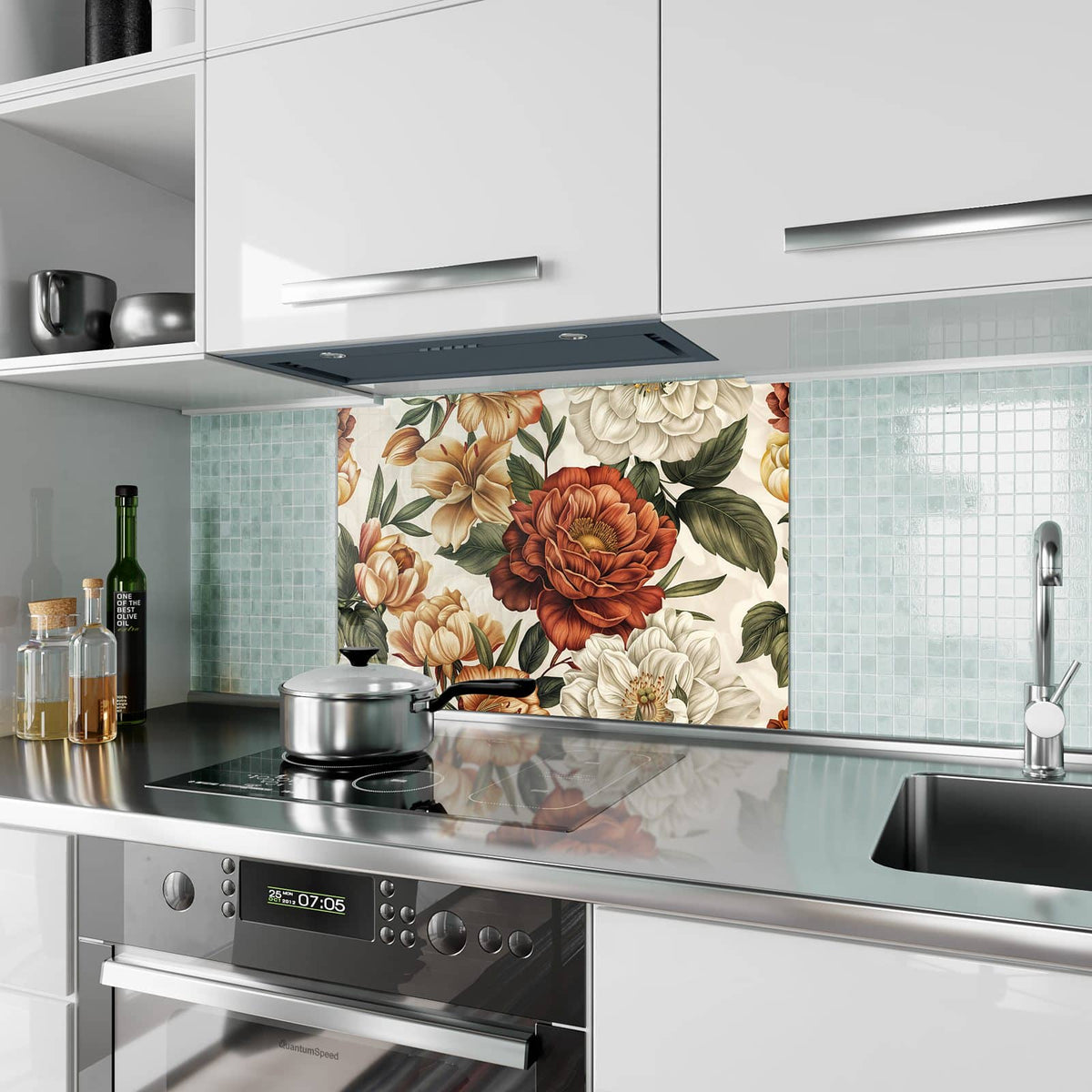 Küchenrückwand aus Glas Vintage Blütenmuster im Hochformat als Spritzschutz hinter dem Kochfeld, über dem Fliesenspiegel montiert