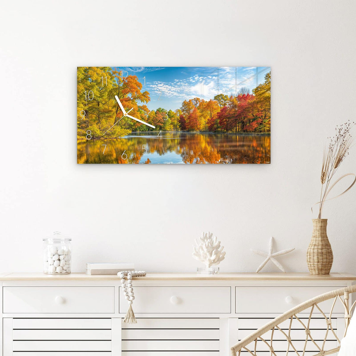 Wanduhr Herbstlicher See aus Glas – Querformat 60 × 30 cm – Buntes Herbstlaub spiegelt sich im See