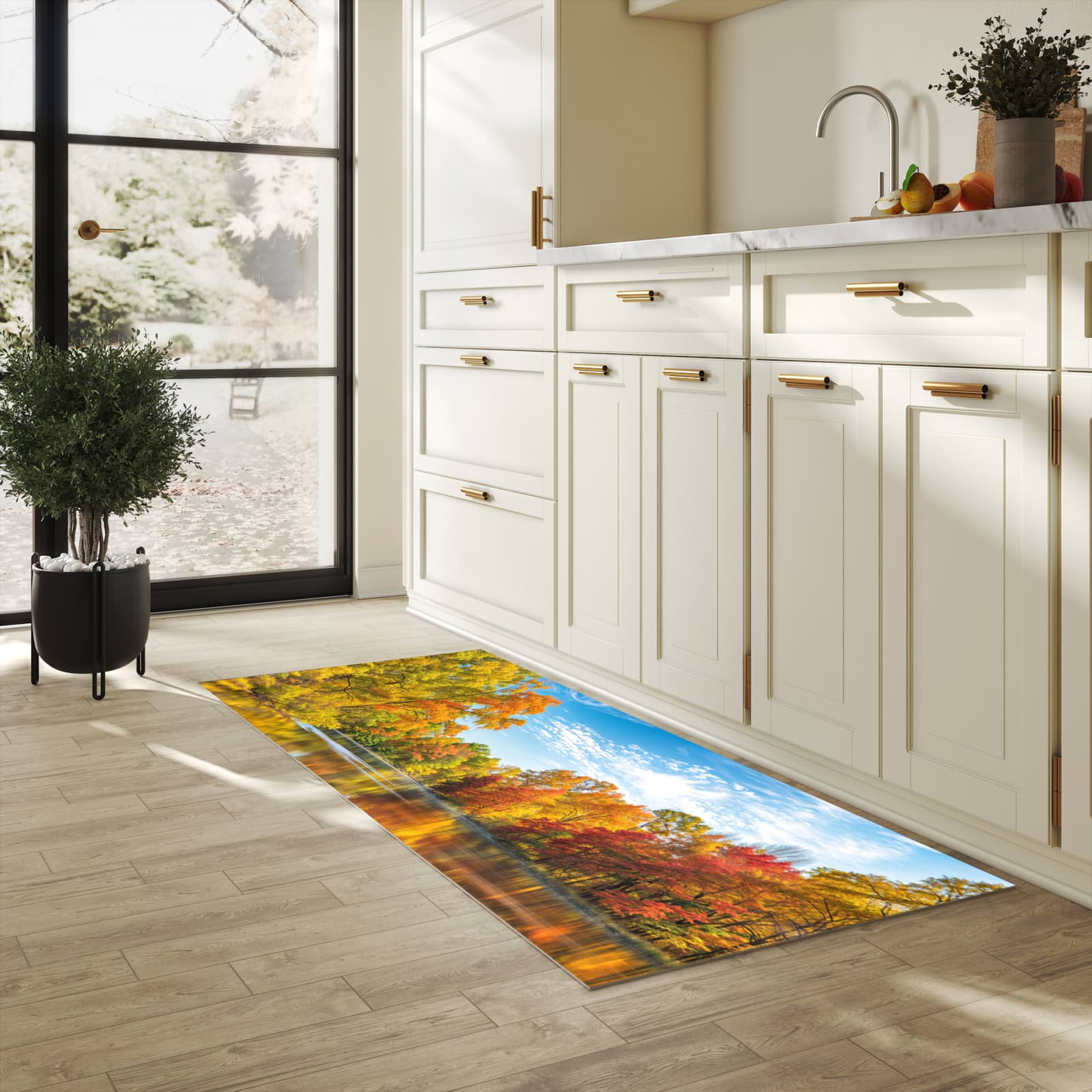 Rutschfester Küchenteppich mit Motiv Herbstlicher See in heller Küche