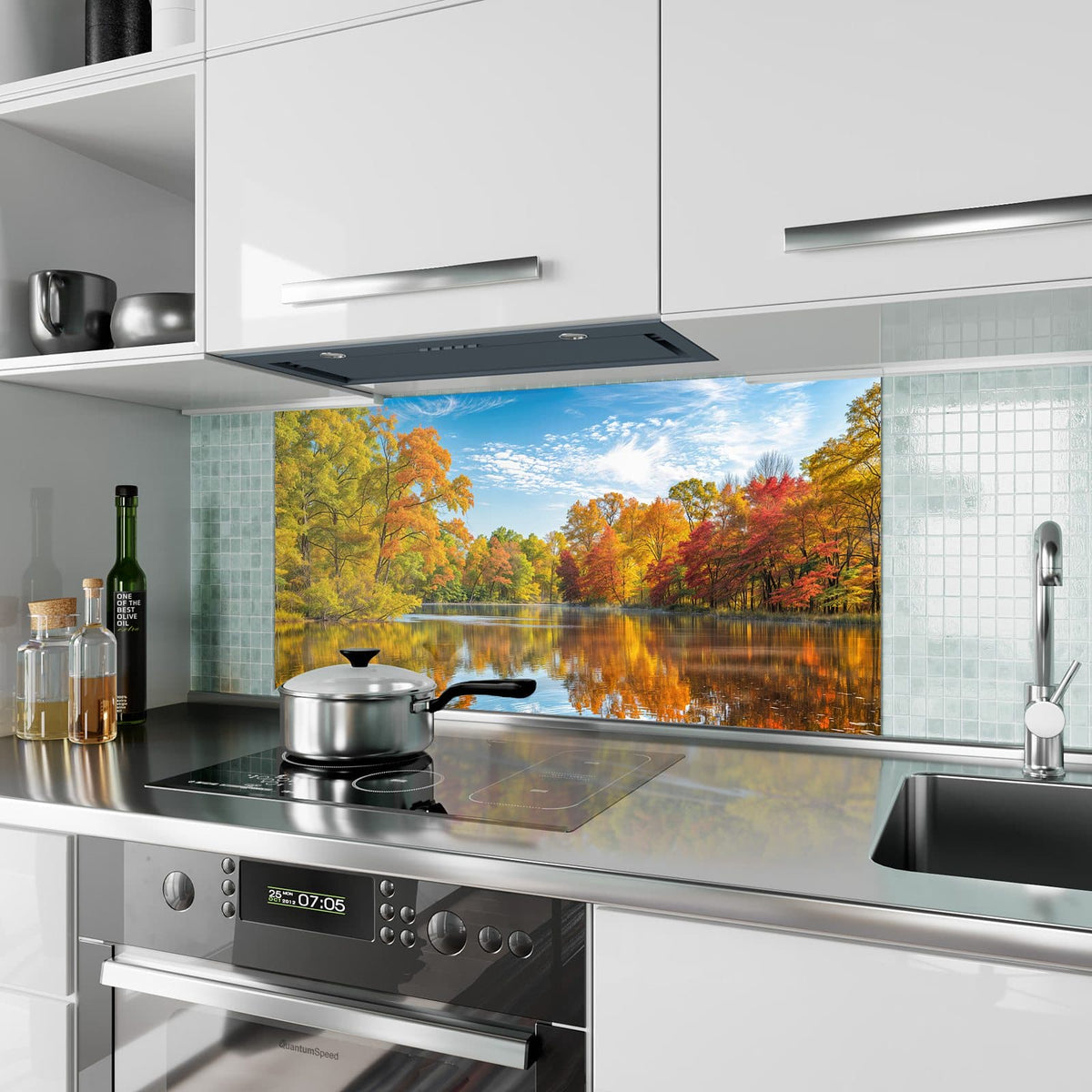 Küchenrückwand aus Glas Spiegelung im Herbstsee im Hochformat als Spritzschutz hinter dem Kochfeld, über dem Fliesenspiegel montiert