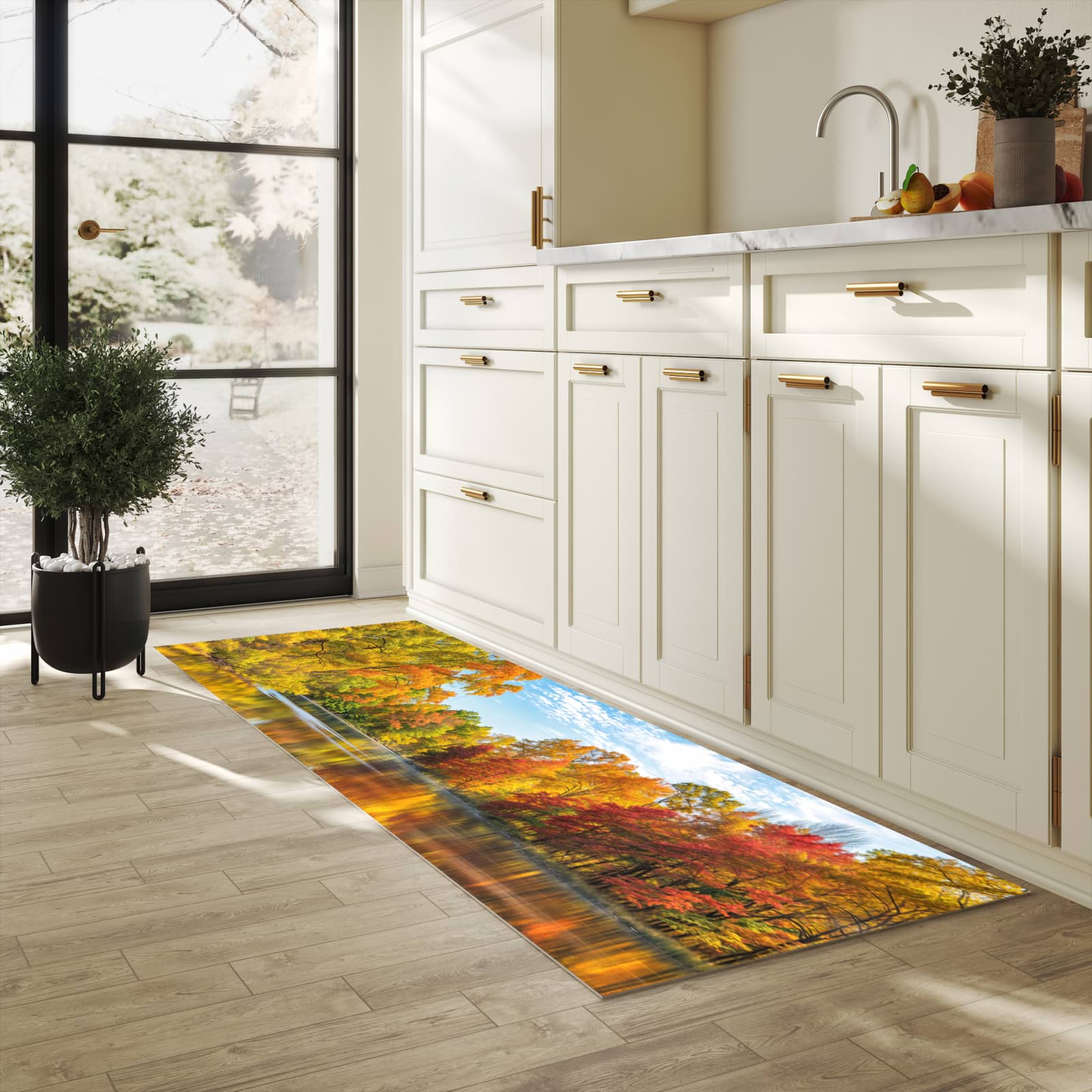 Feuchtigkeitsresistenter Küchenteppich mit Motiv Herbstlicher See in heller Küche