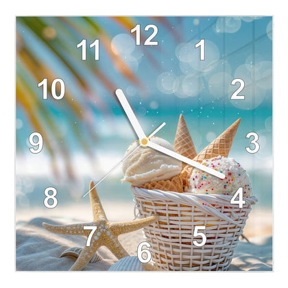 Wanduhr Quadratisch mit dem Motiv Eiskugeln am Strand