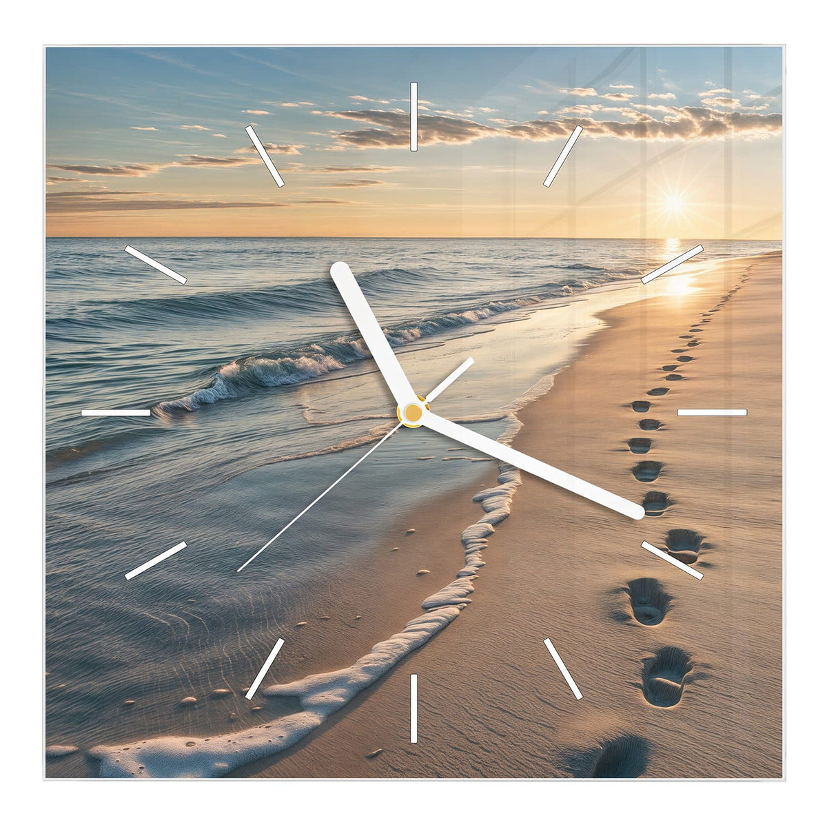 Wanduhr aus Glas, Ziffernblatt Linie mit Motiv Spuren im Sand: Fußspuren im Sand entlang der Brandung, tief stehende Sonne über dem Meer