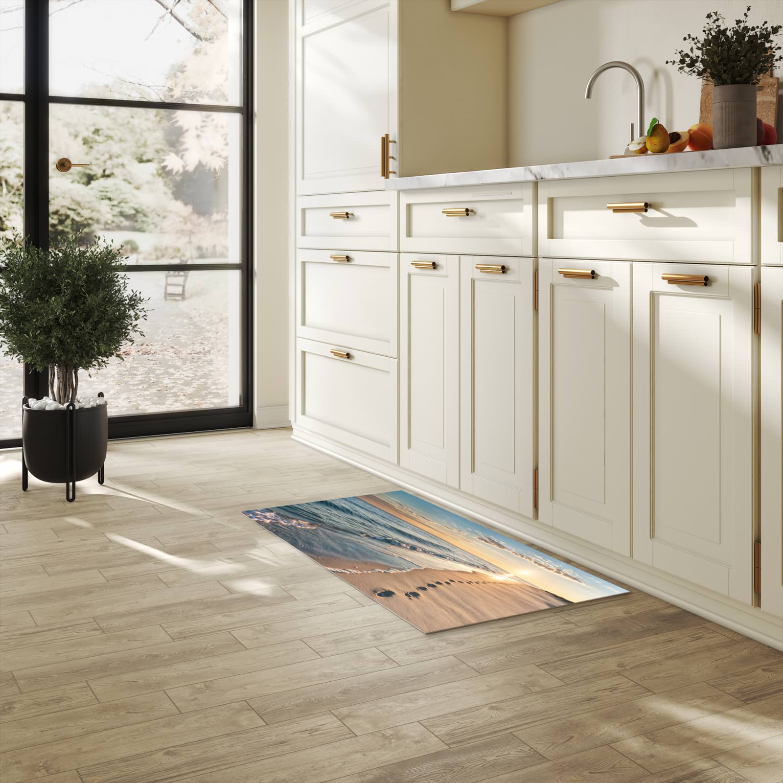 Langlebiger Bodenläufer mit Motiv Strandspuren in heller Küche