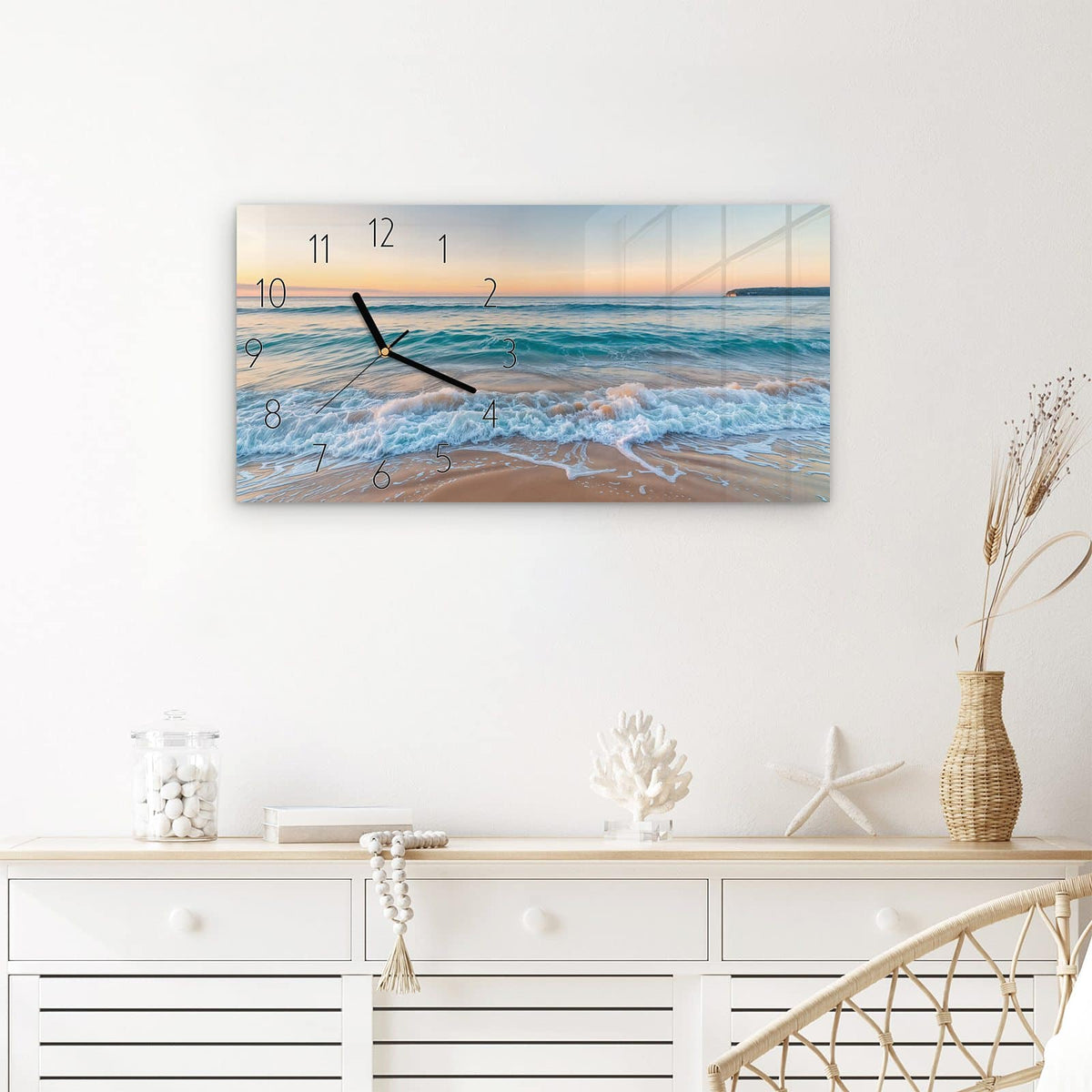 Wanduhr Strandhorizont aus Glas – Querformat 60 × 30 cm – Pastellhimmel über türkisem Ozean