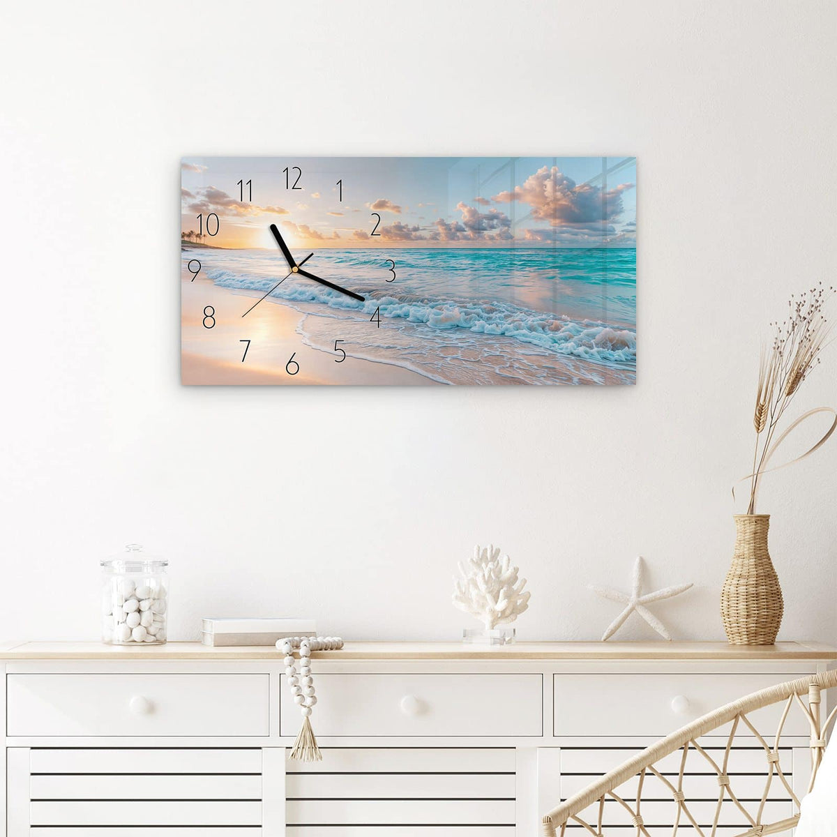 Wanduhr Sonnenaufgang Strand aus Glas – Querformat 60 × 30 cm – Pastellfarbener Morgen am weiten Strand