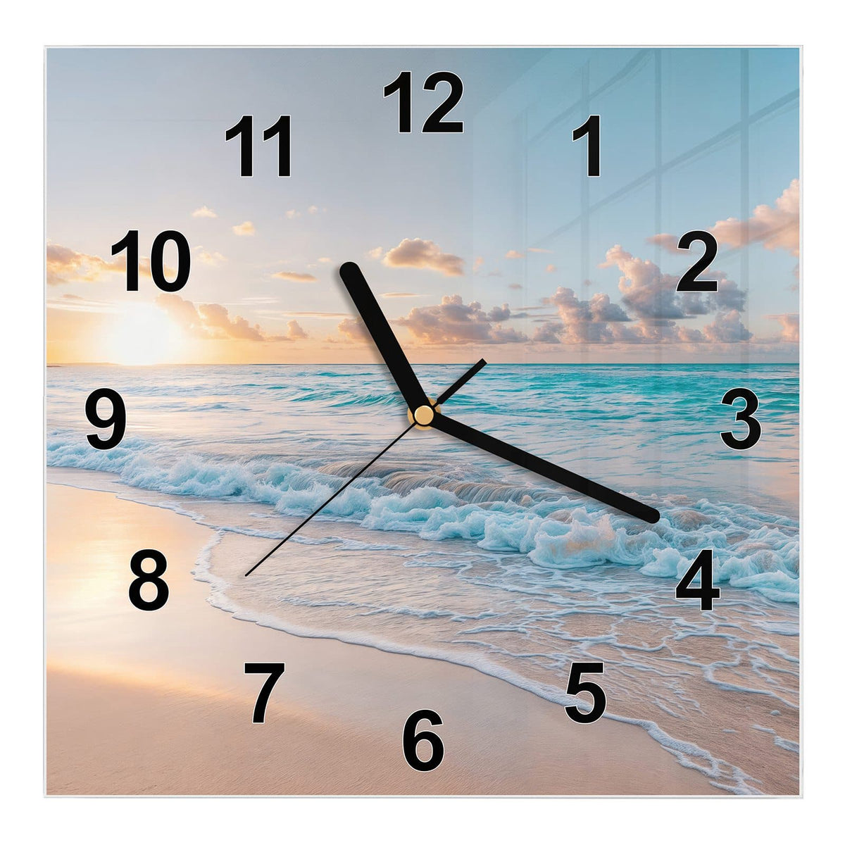 Wanduhr aus Glas, Ziffernblatt Modern mit Motiv Sonnenaufgang am Strand: Flacher Sandstrand, tief stehende Sonne über türkisem Wasser, rosa Wolken #ziffernblatt_Modern