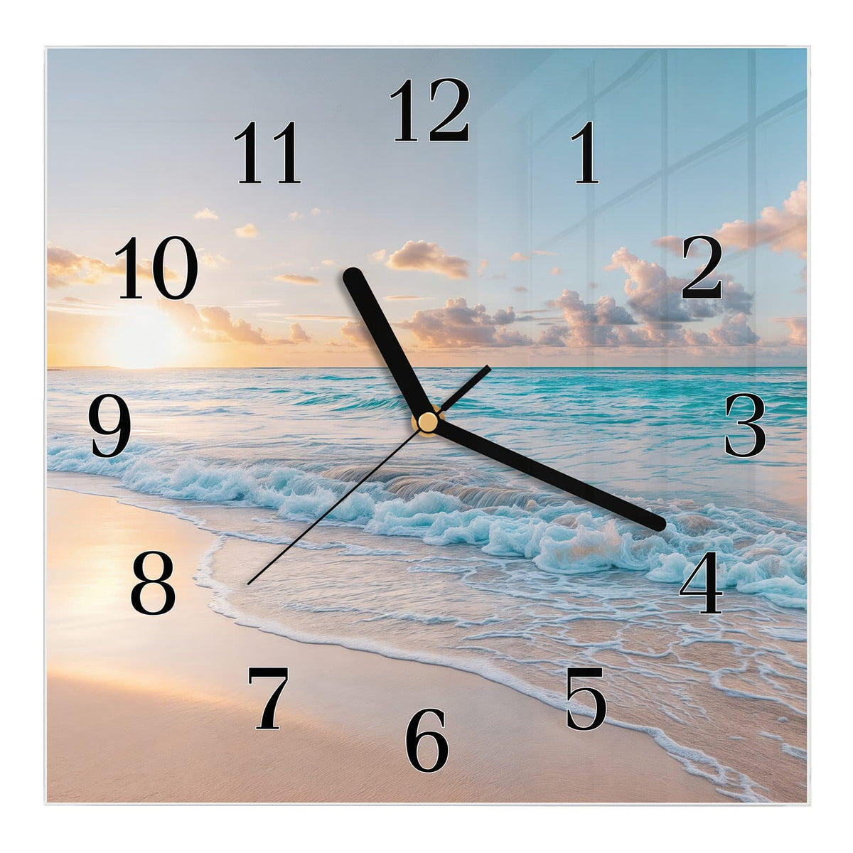 Wanduhr aus Glas, Ziffernblatt Klassisch mit Motiv Sonnenaufgang am Strand: Flacher Sandstrand, tief stehende Sonne über türkisem Wasser, rosa Wolken