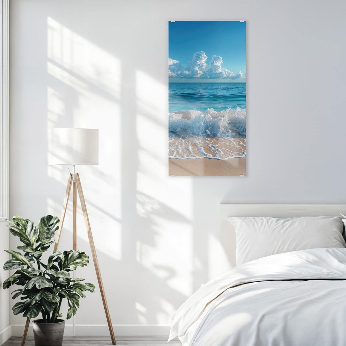 Glasbild Brandung unter Wolken an der Wand – Brandung läuft auf hellen Sand, dahinter türkises Meer und dicke Quellwolken