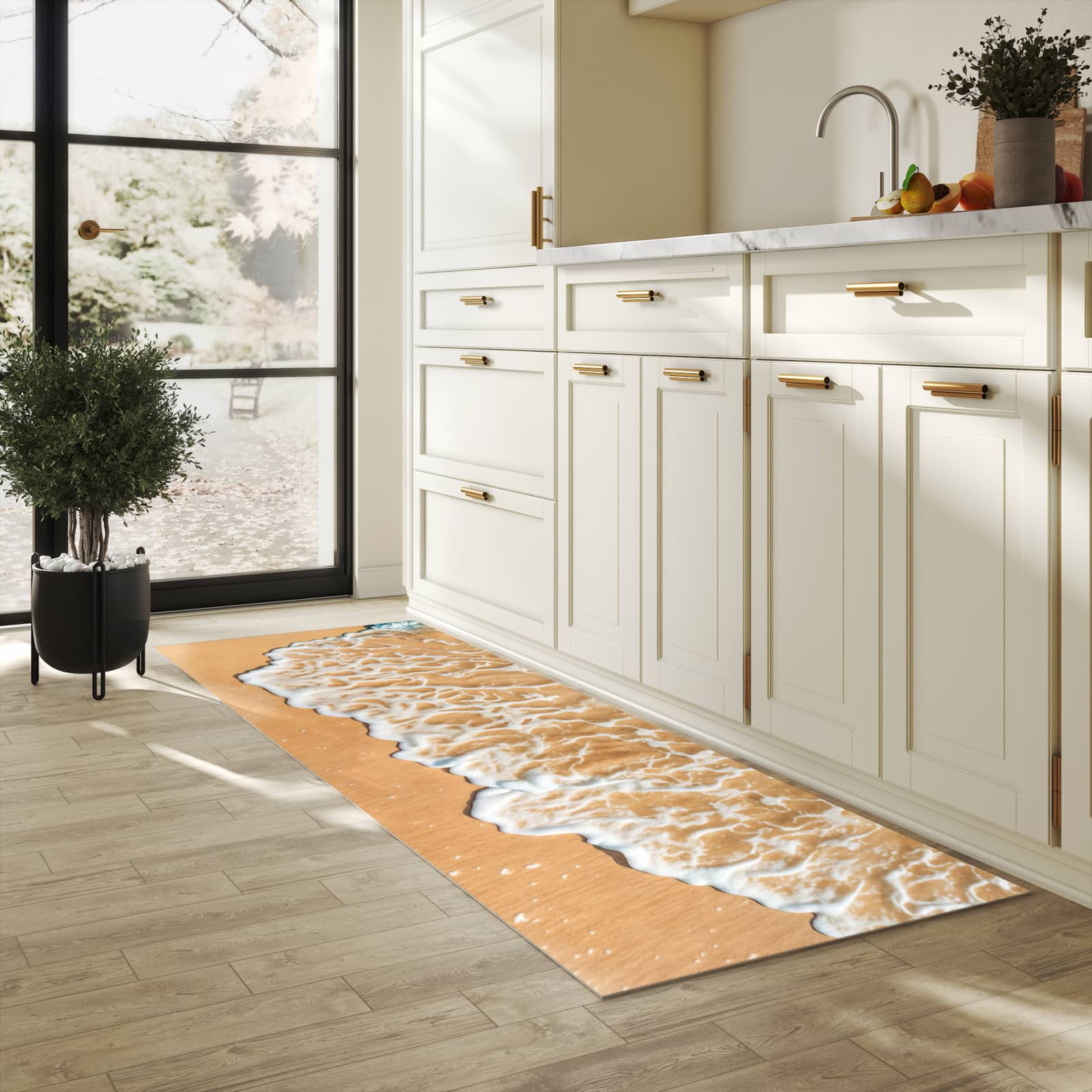 Geräuschdämpfender Küchenläufer mit Motiv Ozeanwellenstrand in heller Küche