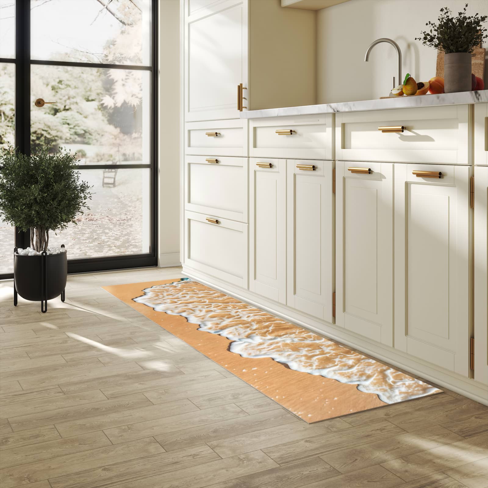 Bodenschonender waschbarer Küchenteppich mit Motiv Ozeanwellenstrand in heller Küche