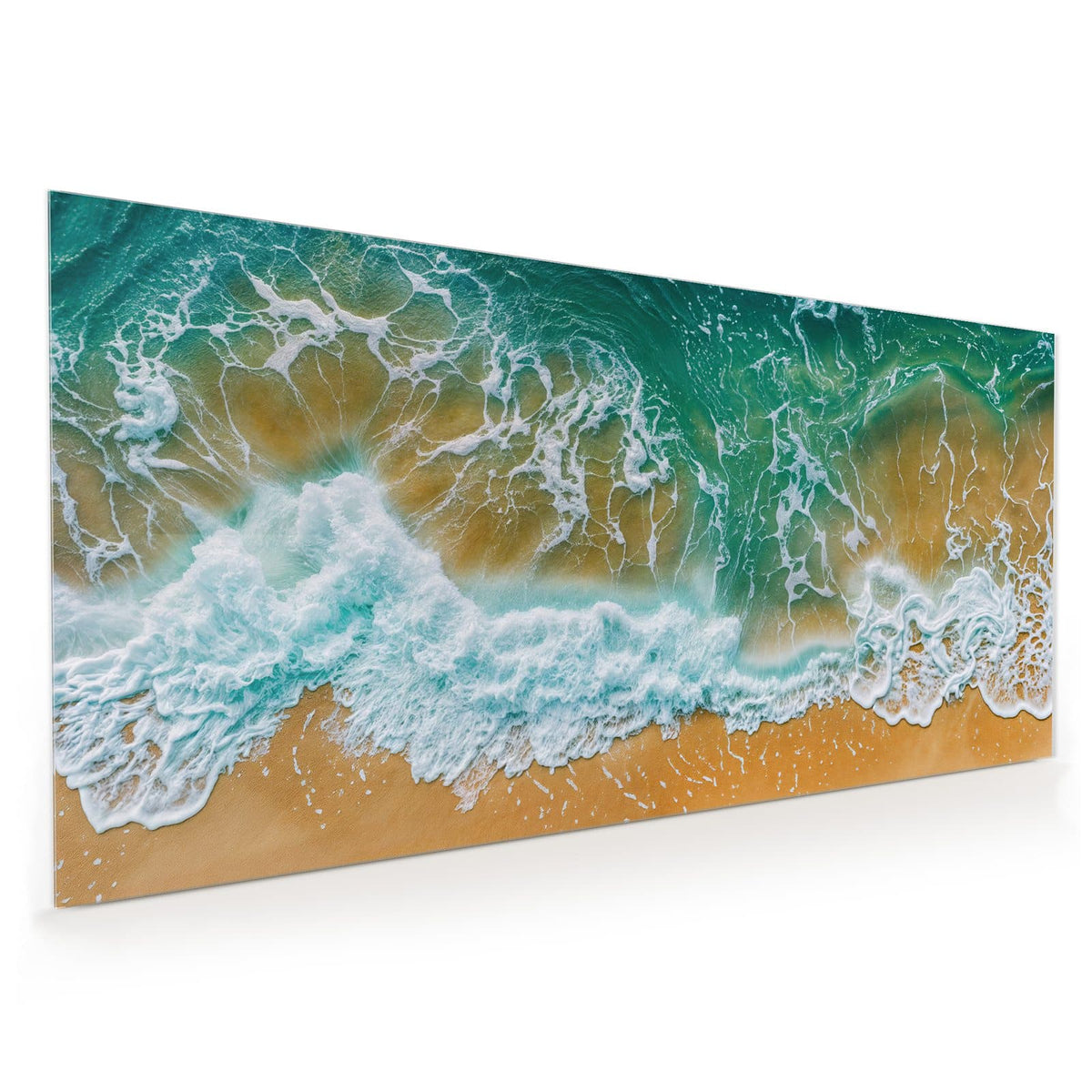 Küchenrückwand aus Glas im Hochformat mit Motiv Smaragdgrüne Brandung: Luftbild: smaragdgrünes Wasser mit weißem Schaum trifft auf goldgelben Sand