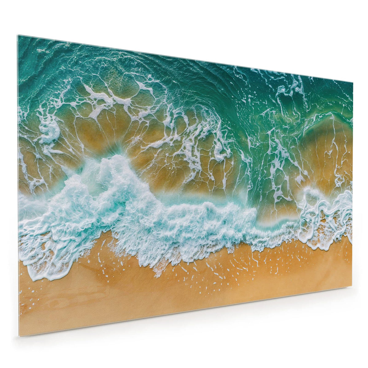 Küchenrückwand aus Glas im Hochformat mit Motiv Smaragdgrüne Brandung: Luftbild: smaragdgrünes Wasser mit weißem Schaum trifft auf goldgelben Sand