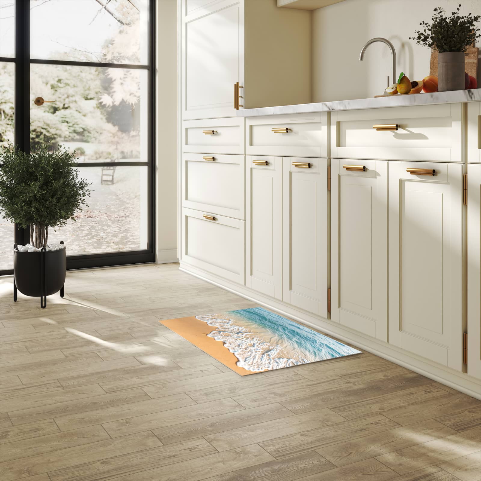 Geräuschdämpfender Küchenvorleger mit Motiv Wellen am Strand in heller Küche