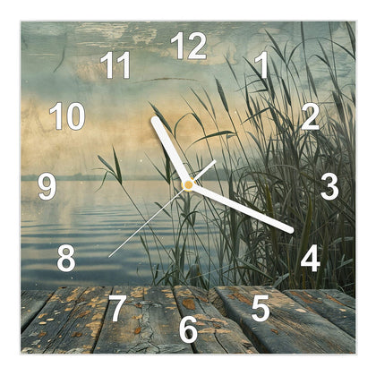 Wanduhr Quadratisch mit dem Motiv Steg am Schilfsee