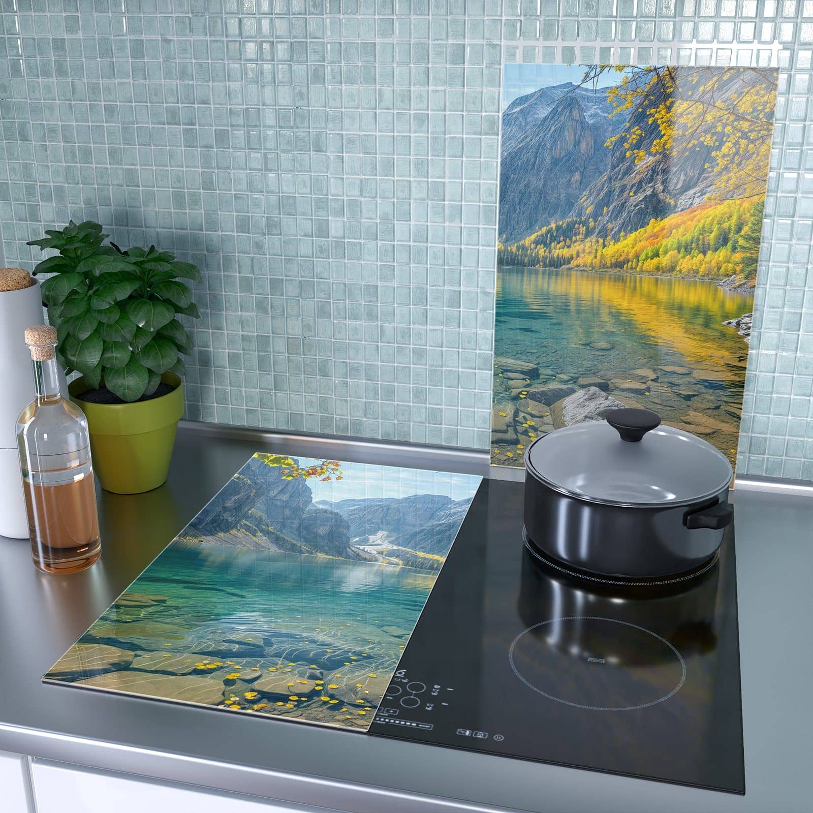 2-teilige Herdabdeckplatte mit Bergsee im Herbst-Motiv als Spritzschutz hinter dem Kochfeld
