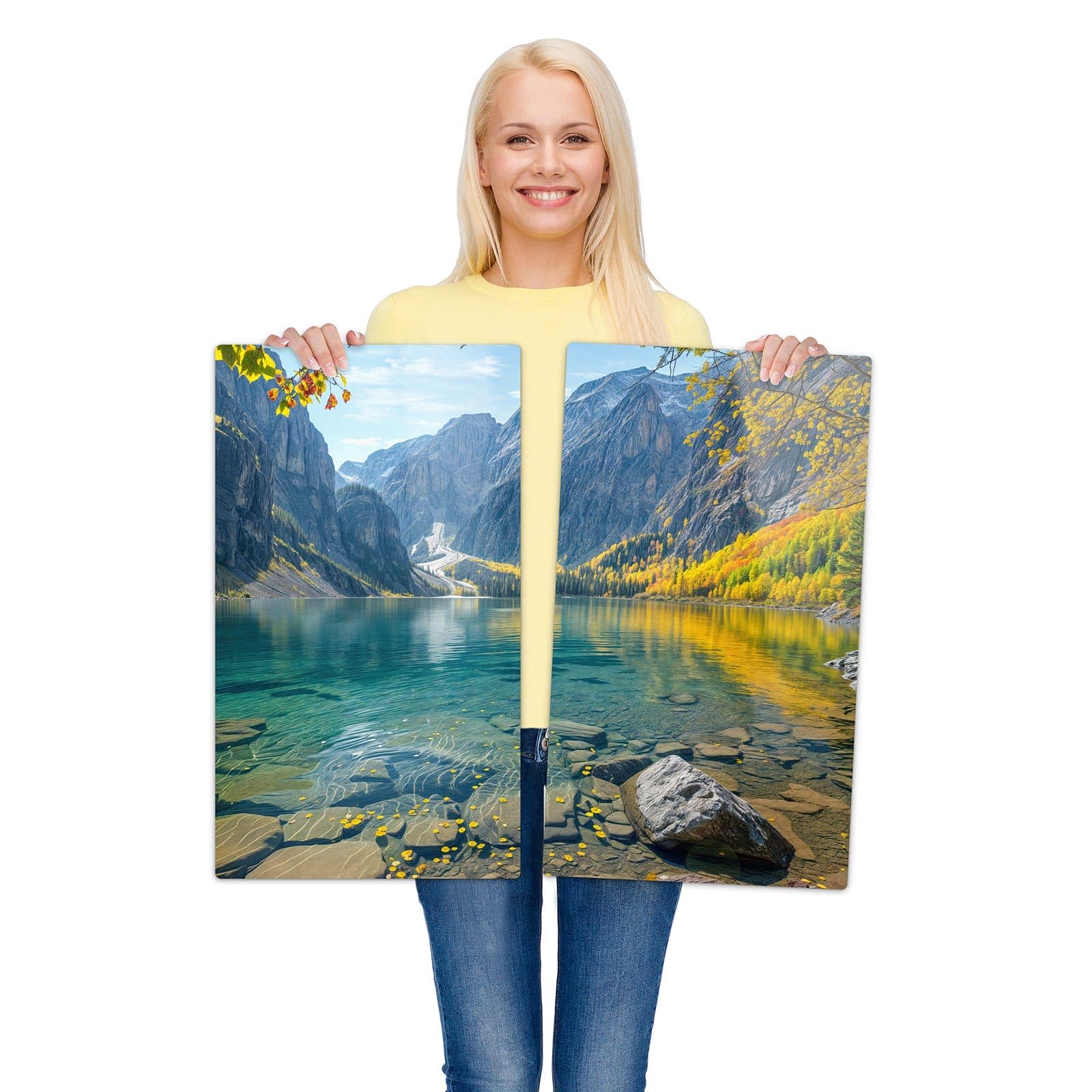 2-teilige Herdabdeckplatte mit Bergsee im Herbst-Motiv wird zur Größendarstellung gehalten