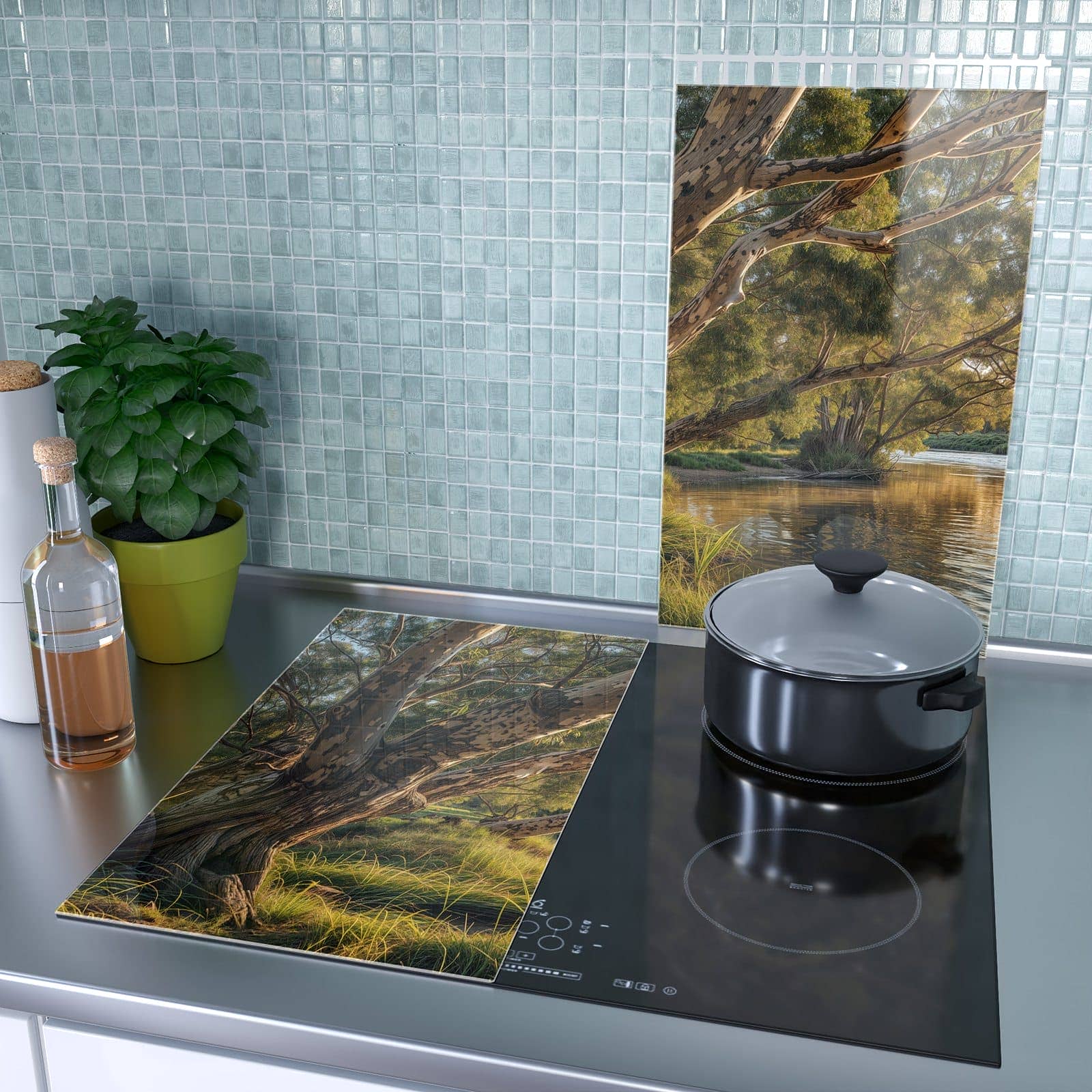 2-teilige Glasplatte für Herd mit Baum am Flussufer-Motiv als Spritzschutz hinter dem Kochfeld