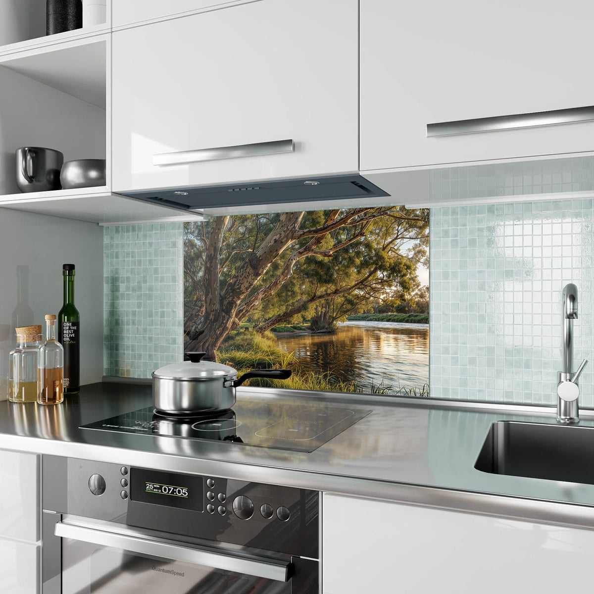 Küchenrückwand aus Glas Baum am Flussufer im Hochformat als Spritzschutz hinter dem Kochfeld, über dem Fliesenspiegel montiert