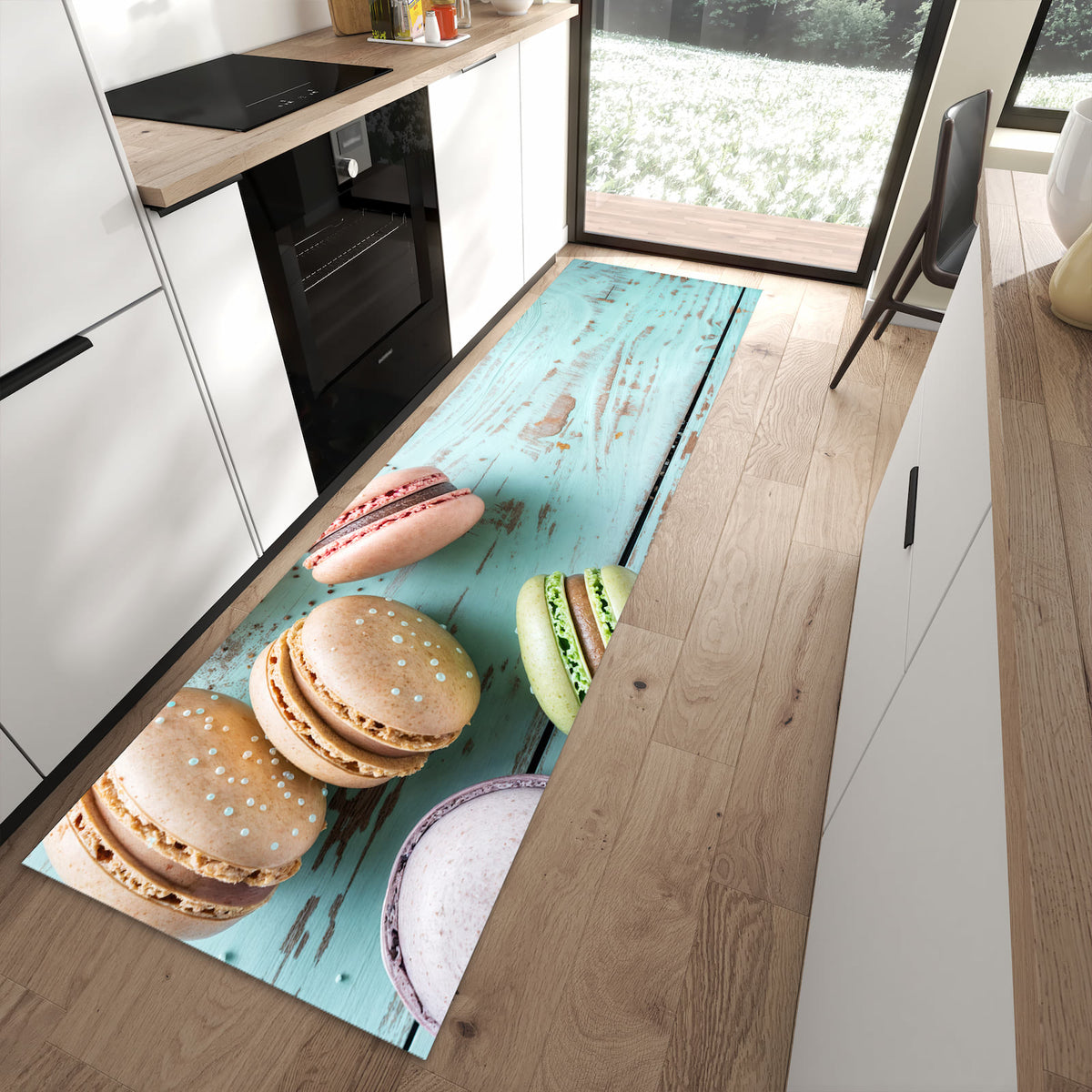 Rutschfester Küchenteppich mit Motiv Macarons auf Holz für Trittkomfort in moderner Küche