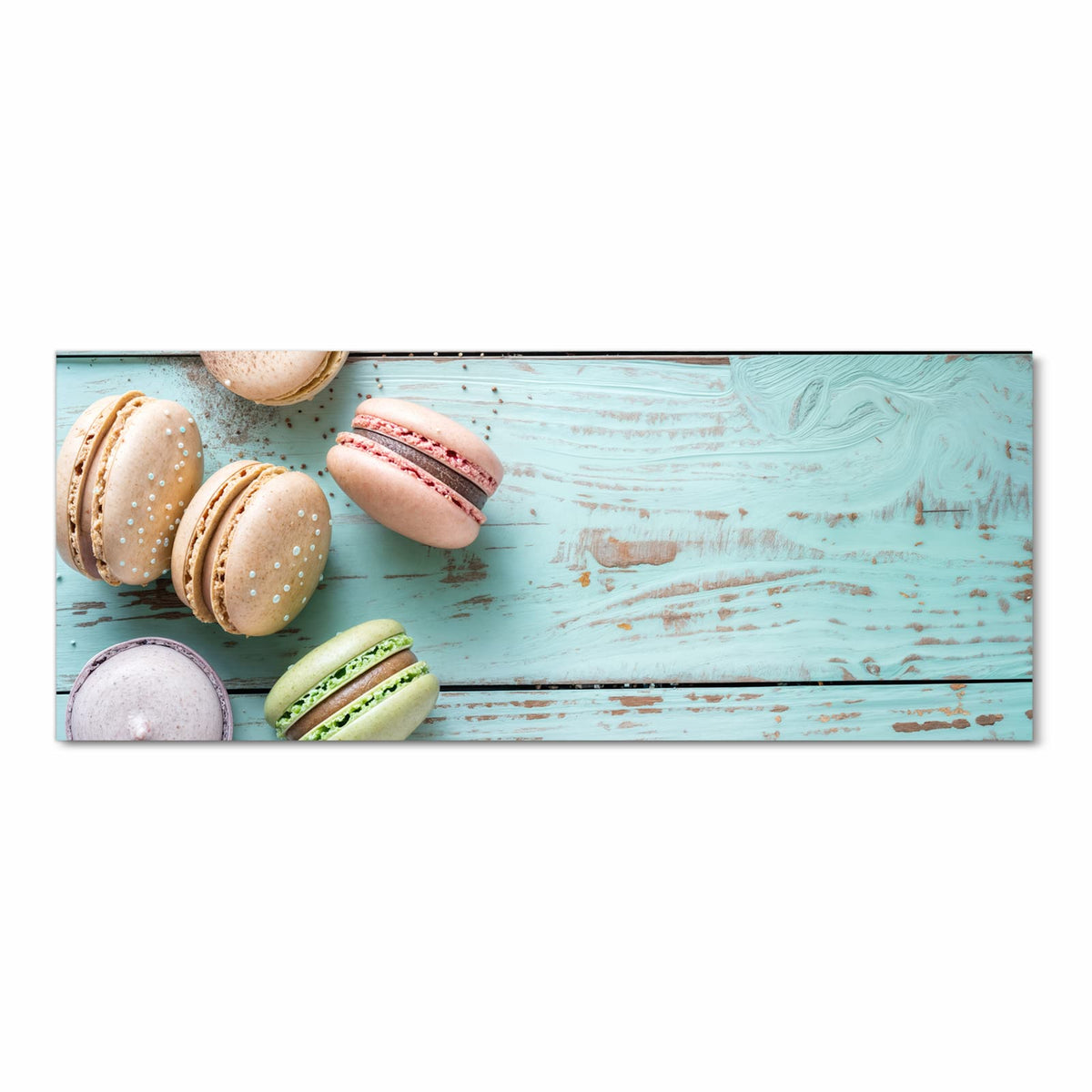 UV-beständiger Küchenteppich mit Motiv Macarons auf Holz in Frontansicht