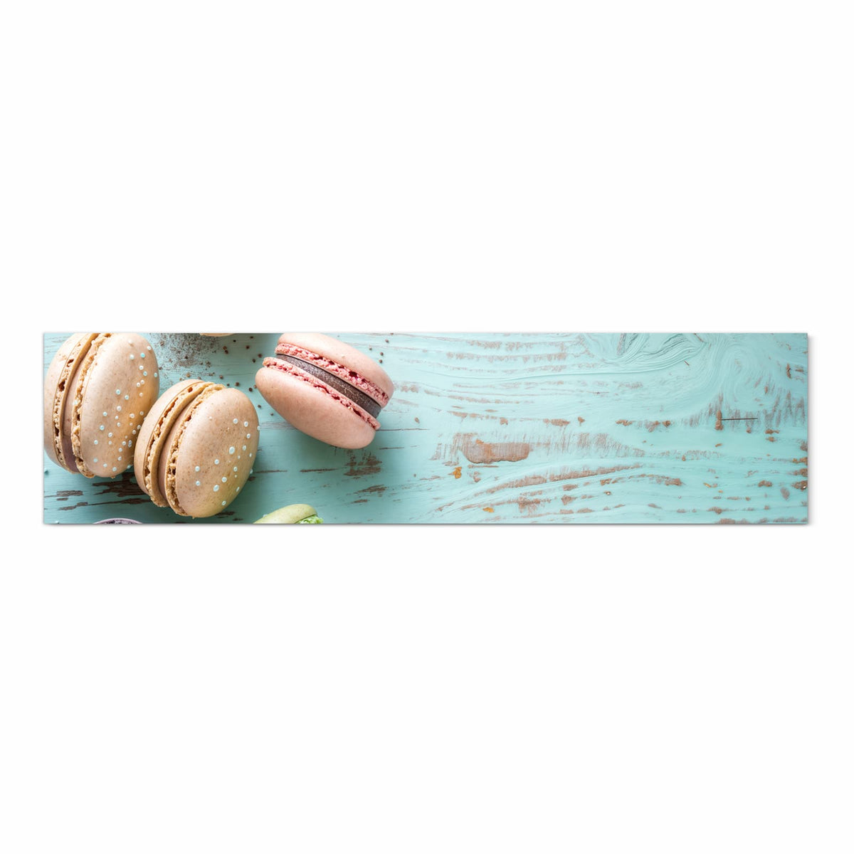 Wasserabweisender Küchenteppich mit Motiv Macarons auf Holz in Frontansicht