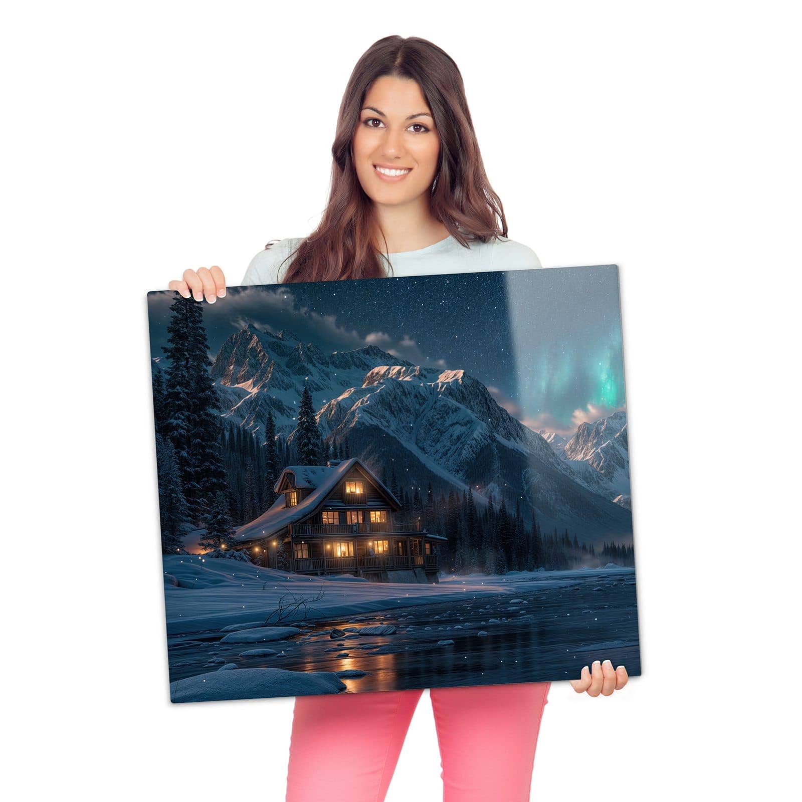 Herdabdeckplatte mit Berghütte im Winter-Motiv wird zur Größendarstellung gehalten