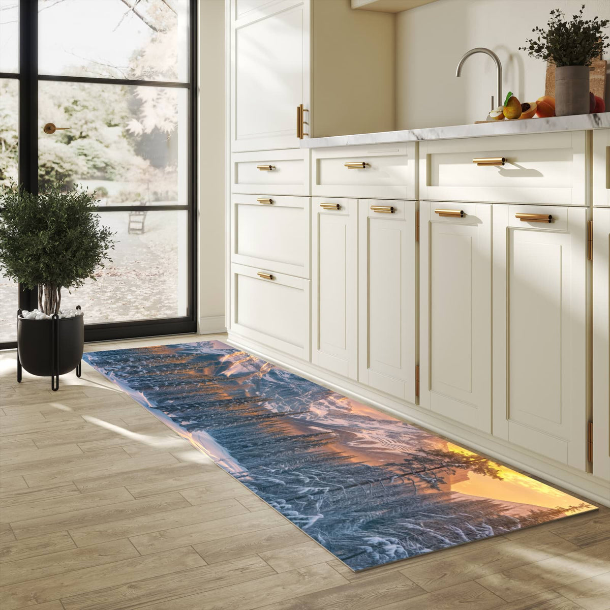 Wasserabweisender waschbarer Küchenläufer mit Motiv Berglandschaft Winter in heller Küche