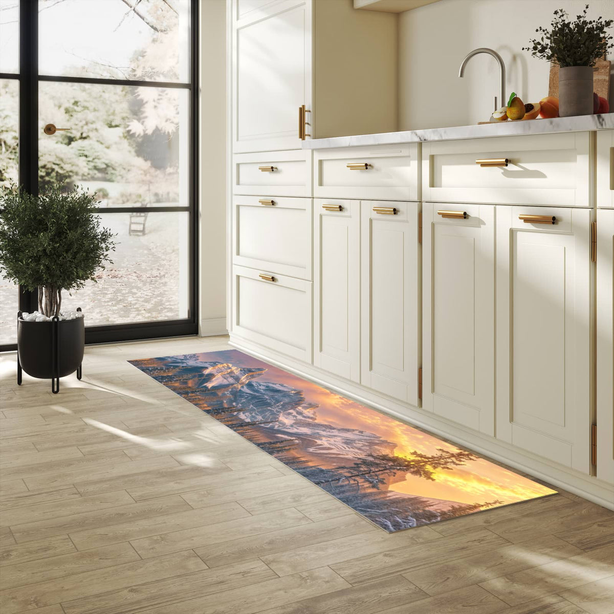 Küchenteppich mit Motiv Berglandschaft Winter in heller Küche für sichere Aufbewahrung