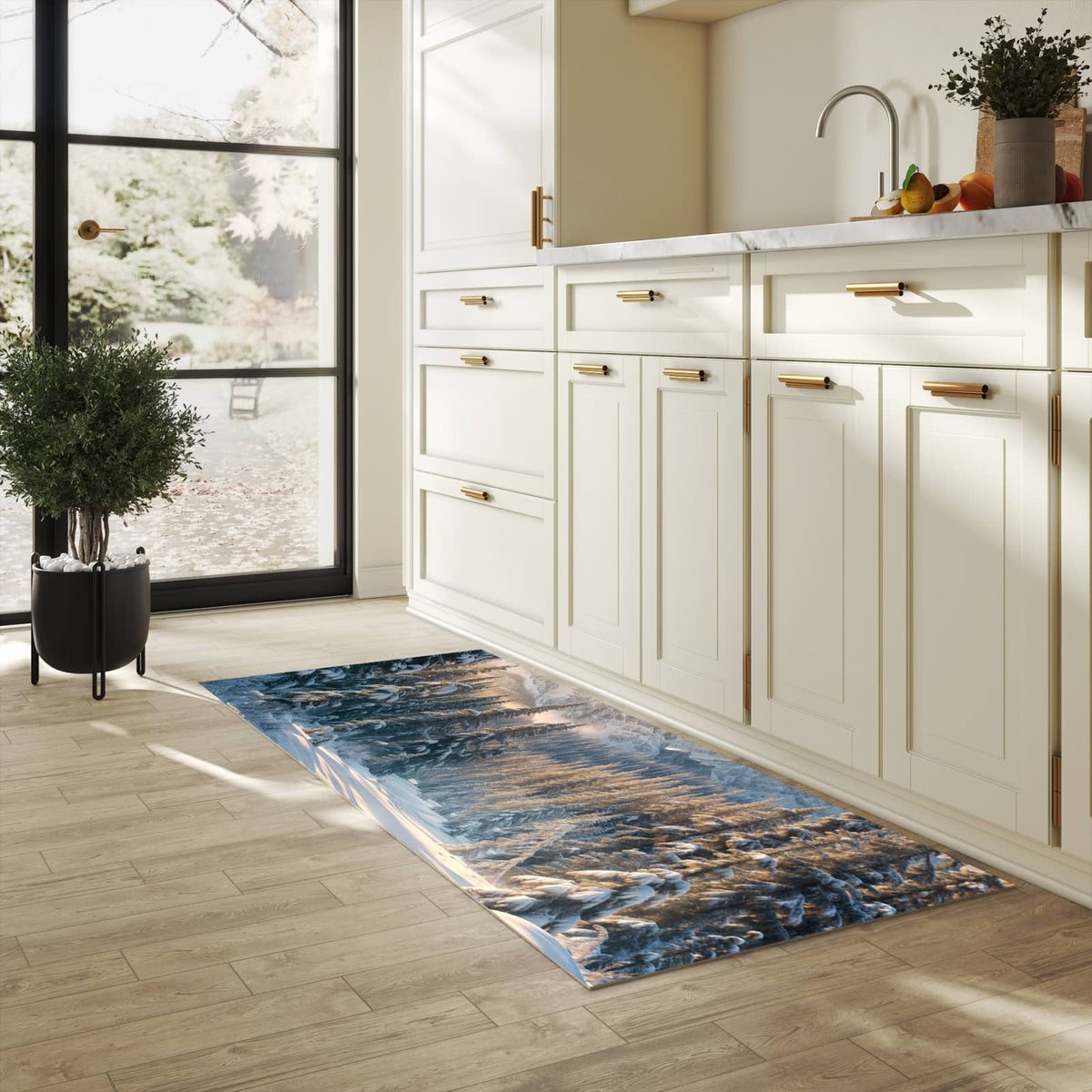 Waschbarer Küchenteppich mit Motiv Winterlandschaft in heller Küche