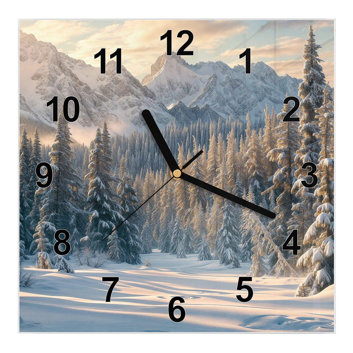 Wanduhr aus Glas, Ziffernblatt Modern: Verschneiter Tannenwald vor Bergkette im warmen Morgenlicht #ziffernblatt_Modern