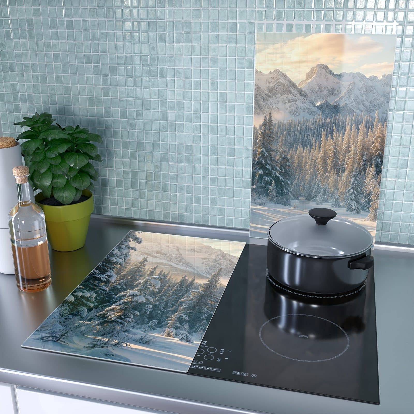 2-teilige Herdabdeckung aus Glas mit Winterlandschaft-Motiv als Spritzschutz hinter dem Kochfeld
