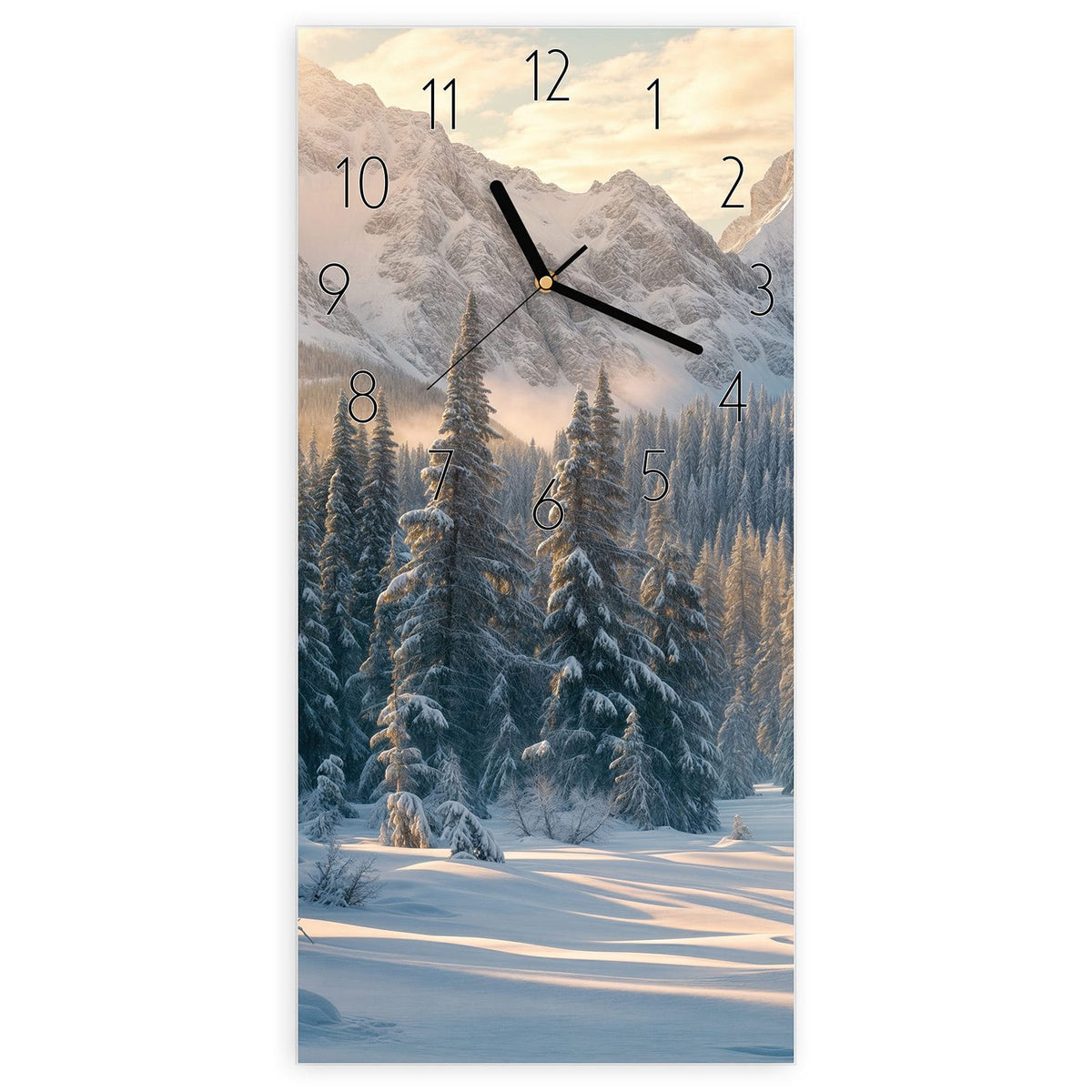 Wanduhr aus Glas, Ziffernblatt Elegant: Verschneiter Tannenwald vor Bergkette im warmen Morgenlicht #ziffernblatt_Elegant