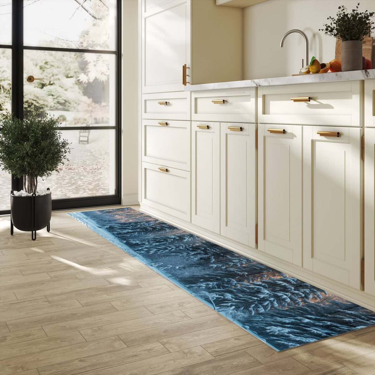 UV-beständiger Teppichläufer mit Motiv Schneebedeckte Berge in heller Küche