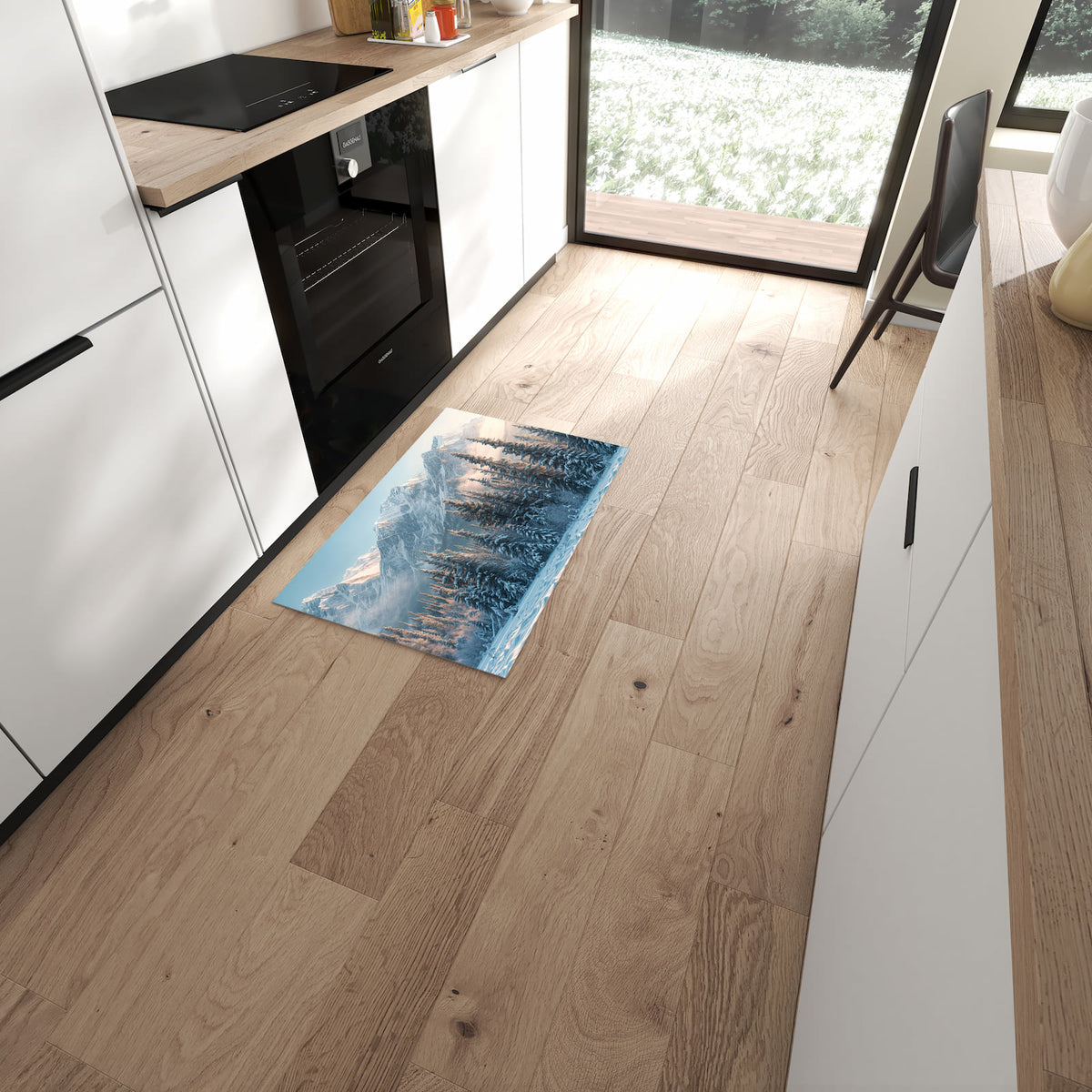 Bodenschonender Küchenläufer mit Motiv Schneebedeckte Berge in moderner Küche