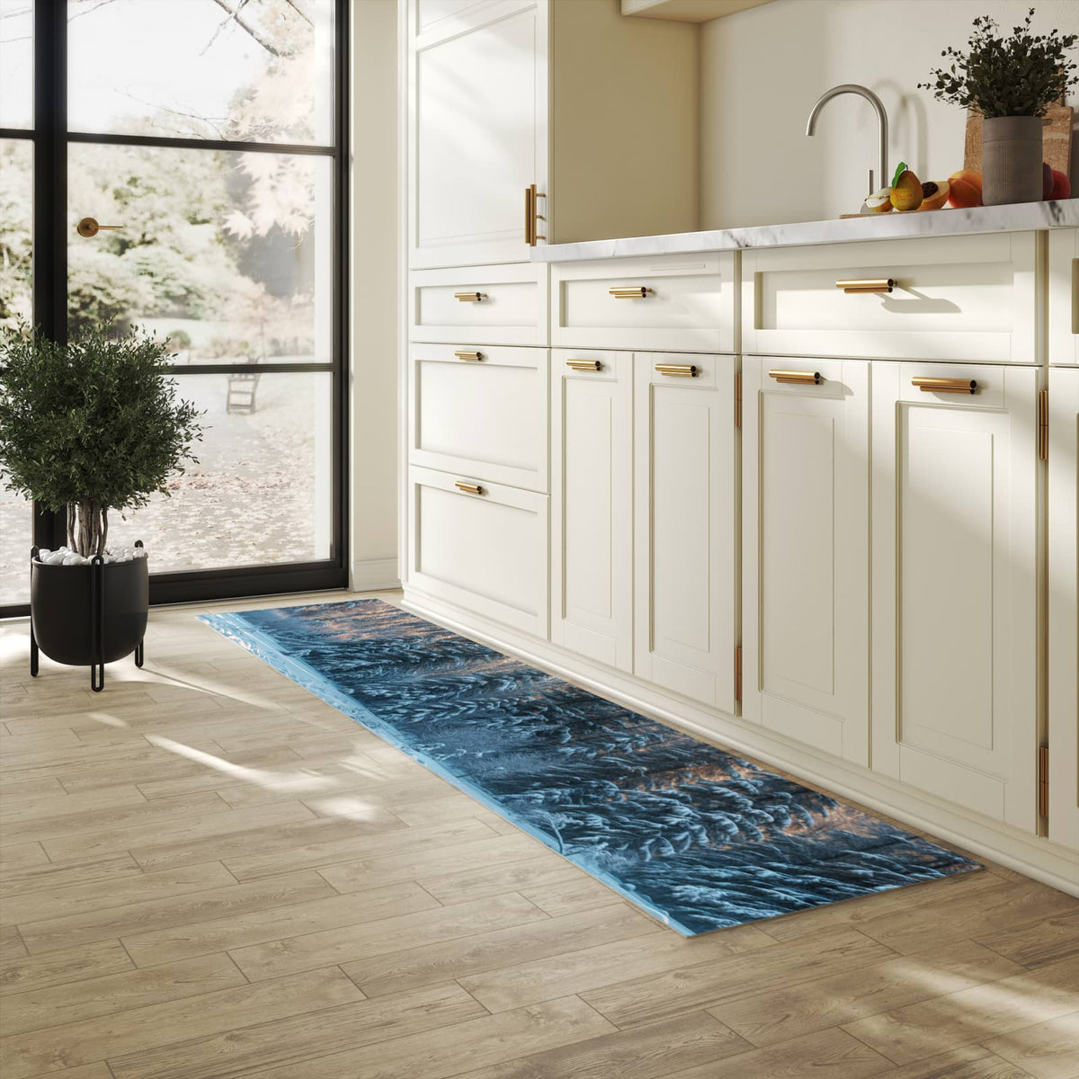 Abriebfester Küchenläufer mit Motiv Schneebedeckte Berge in heller Küche