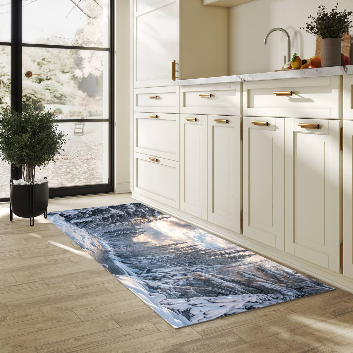 Komfortabler moderner Küchenläufer mit Motiv Winterfluss in heller Küche
