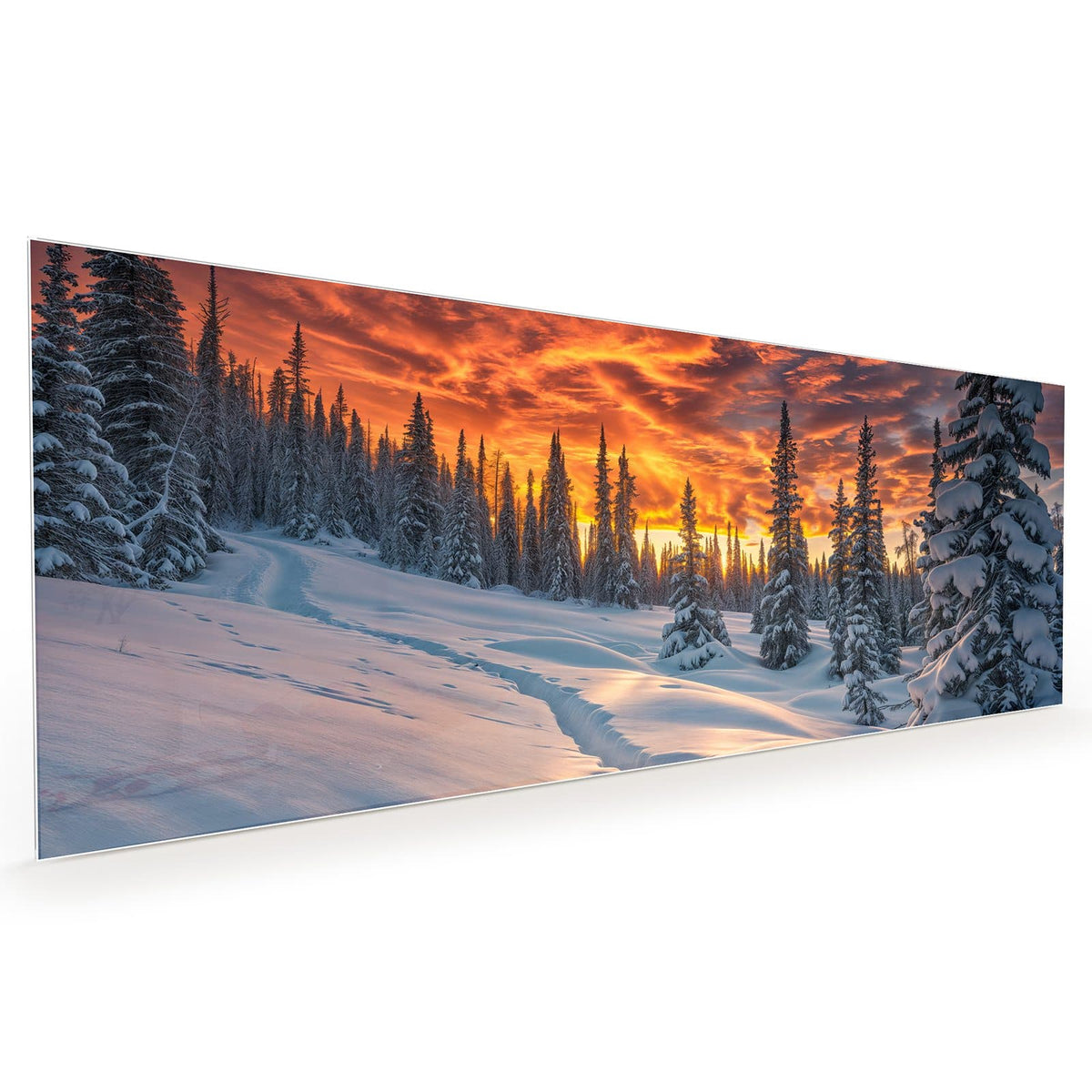Küchenrückwand aus Glas im Hochformat: Verschneiter Nadelwald mit tiefen Schneewehen unter feurig rot-orangem Abendhimmel #grösse_40 x 100 cm #grösse_50 x 125 cm #grösse_60 x 150 cm