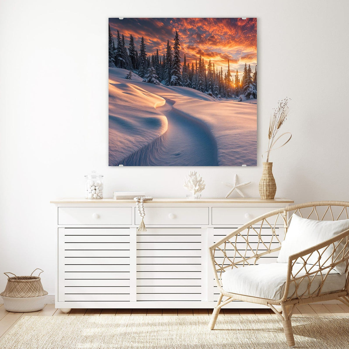 Glasbild Roter Himmel über Schnee an der Wand – verschneite Hügel und Tannen unter feuerrot-orangem Wolkenhimmel