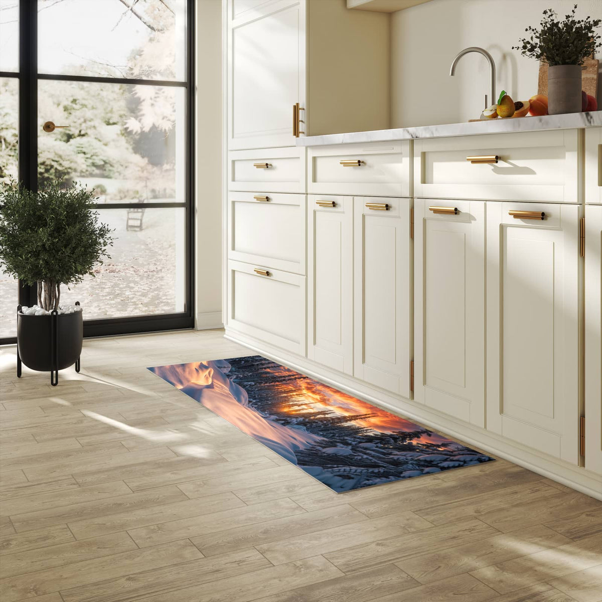 Komfortabler Küchenläufer mit Motiv Winterlandschaft Sonne in heller Küche für angenehmes Stehen