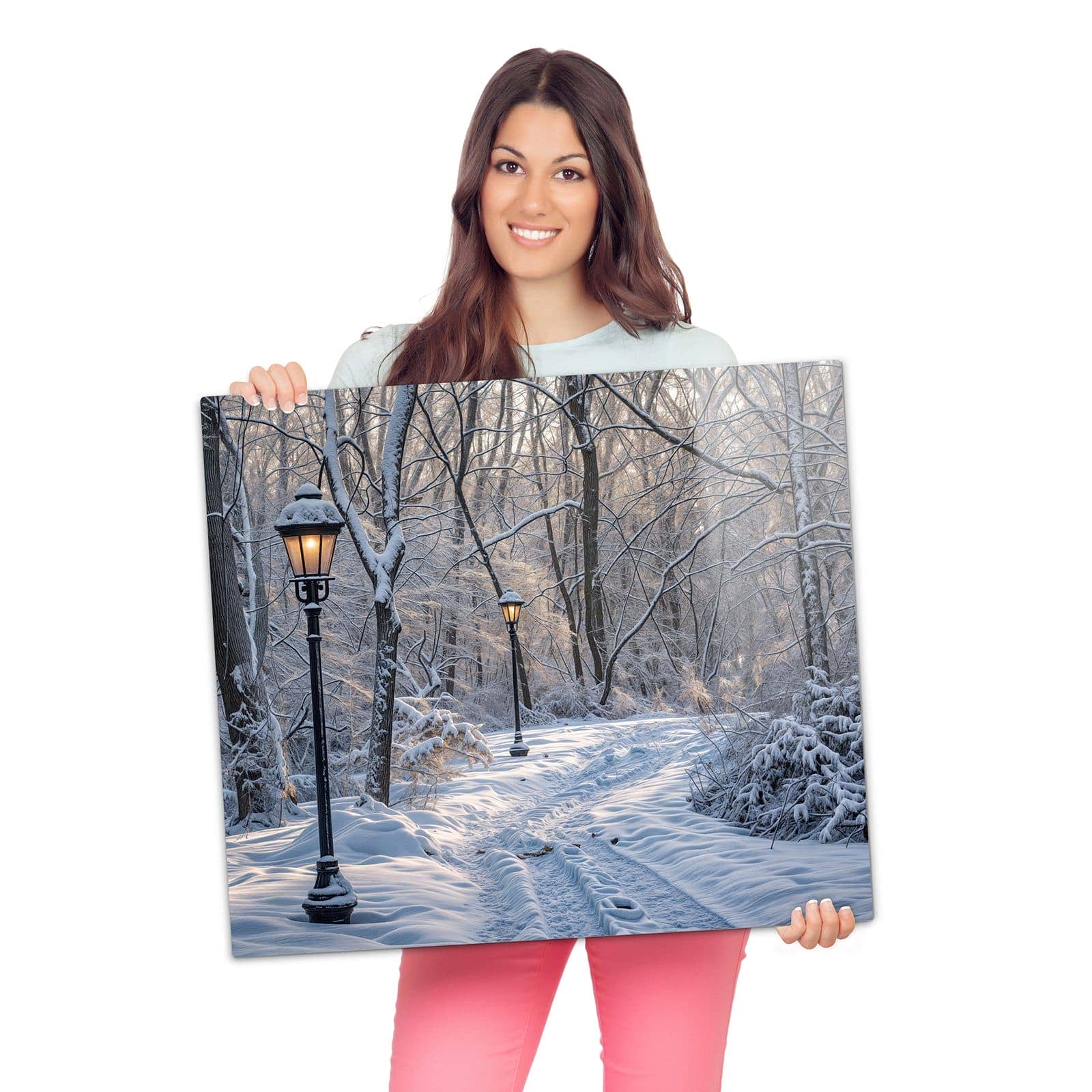 Abdeckplatte für Ceranfeld mit Verschneiter Waldweg-Motiv wird zur Größendarstellung gehalten