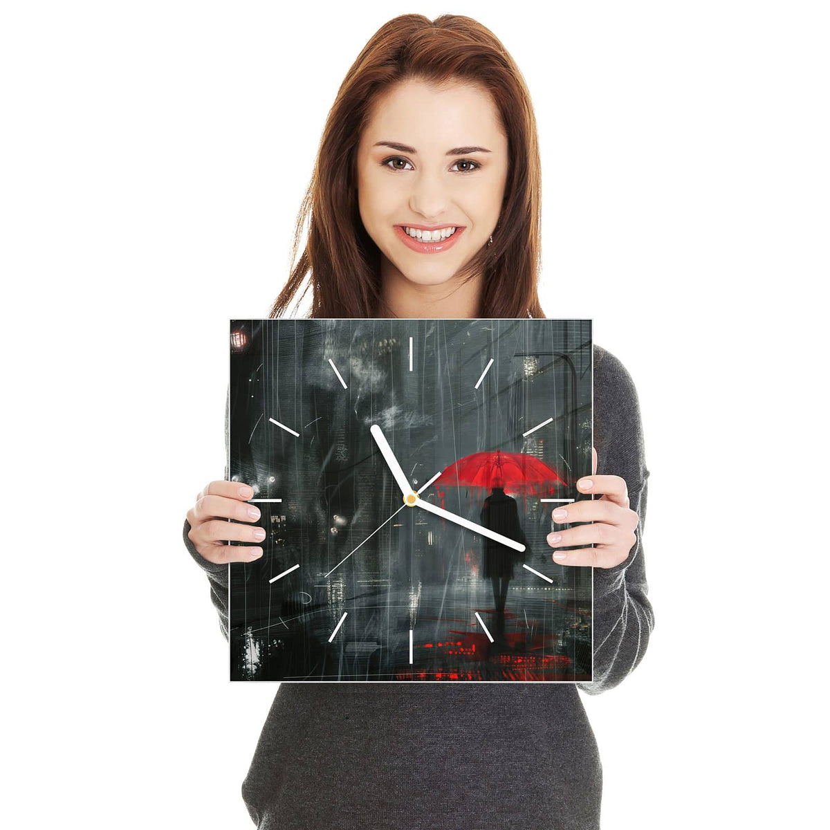 Quadratische Wanduhr aus Glas Roter Schirm bei Nacht in zwei Händen gehalten – Größenvergleich, 30 × 30 cm