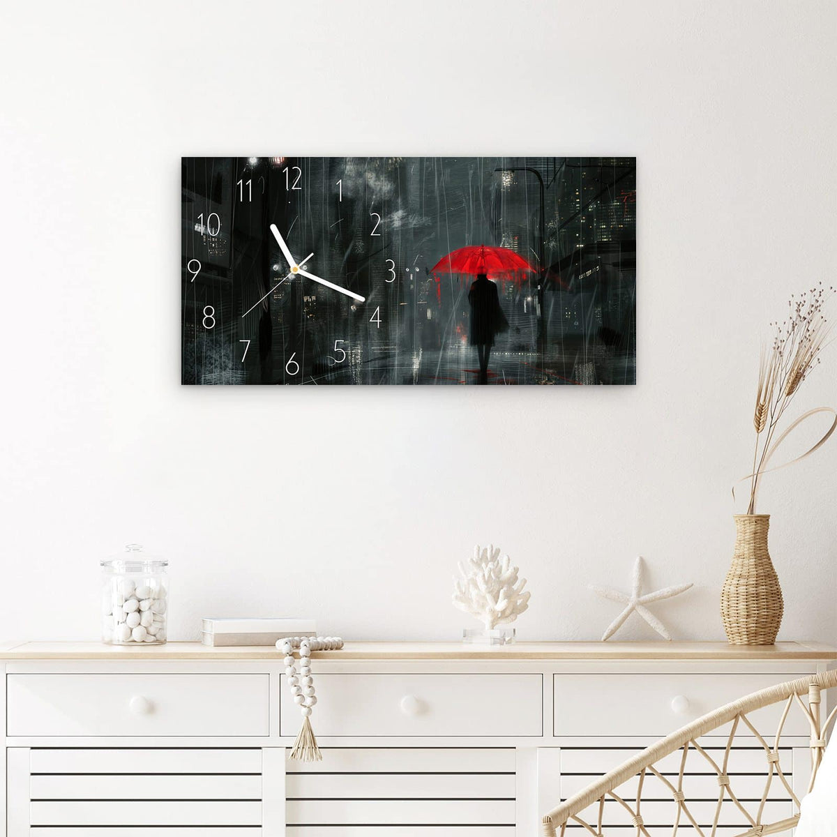 Wanduhr Regenroter Schirm aus Glas – Querformat 60 × 30 cm – Roter Schirm in nächtlicher Stadt