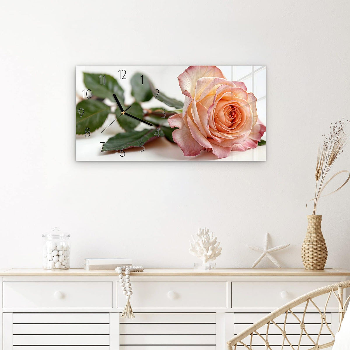 Wanduhr Elegante Rose Blüte aus Glas – Querformat 60 × 30 cm – Cremefarbene Rose mit grünen Blättern